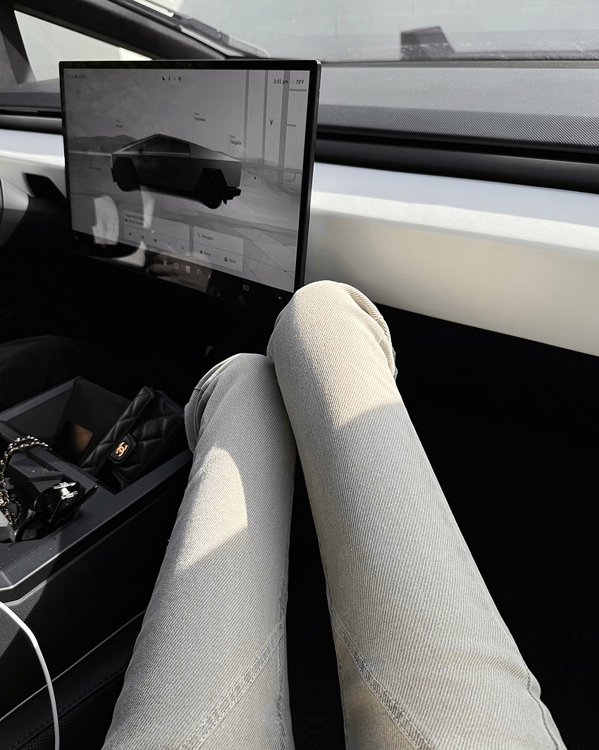 Guse Slit-detailed Bootcut Pants