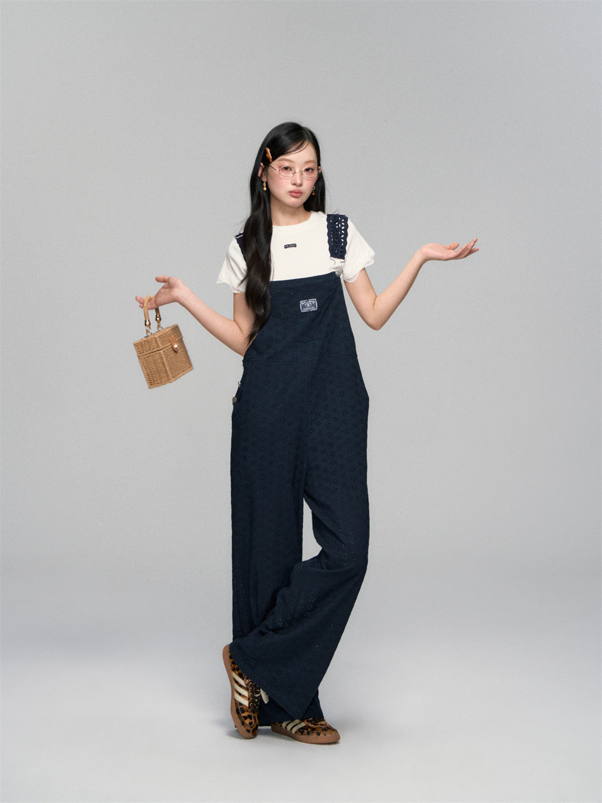 AsGony ASG25141 Simple lace short sleeved T-shirt