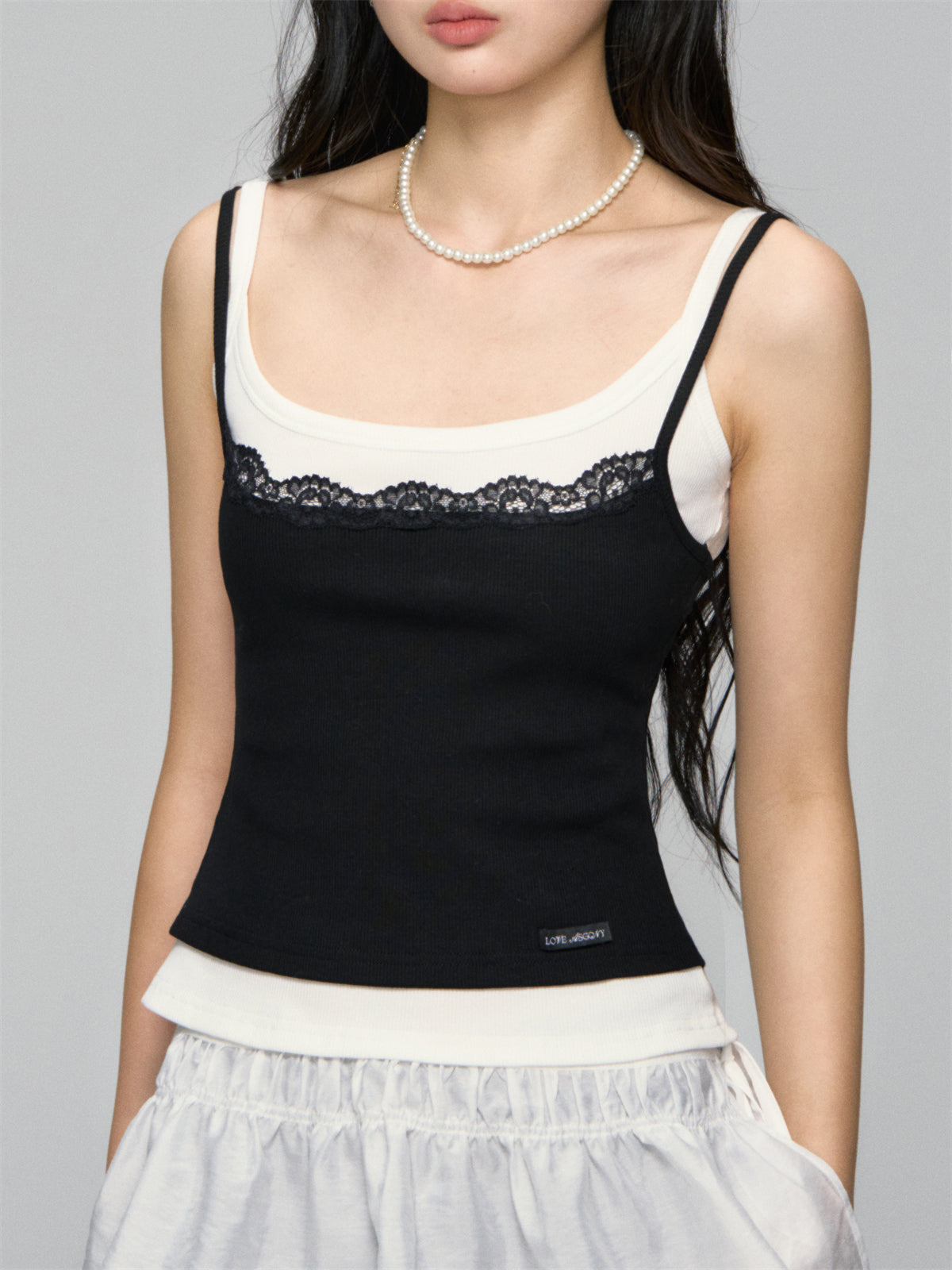 AsGony ASG25154 Fake two-piece lace patchwork camisole vest (2color)