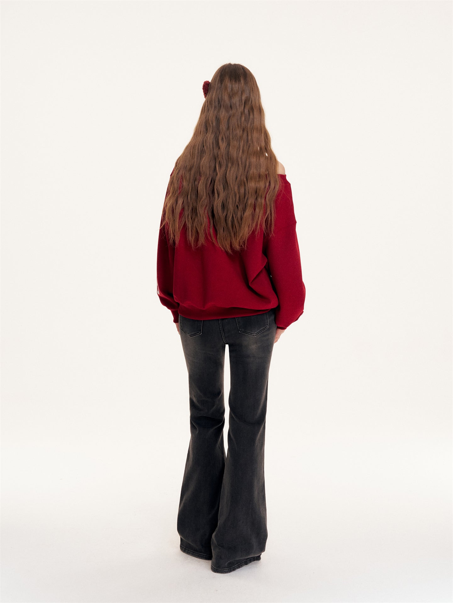 16DEWS 16D25430 Embroidered letter sloping shoulder hoodie