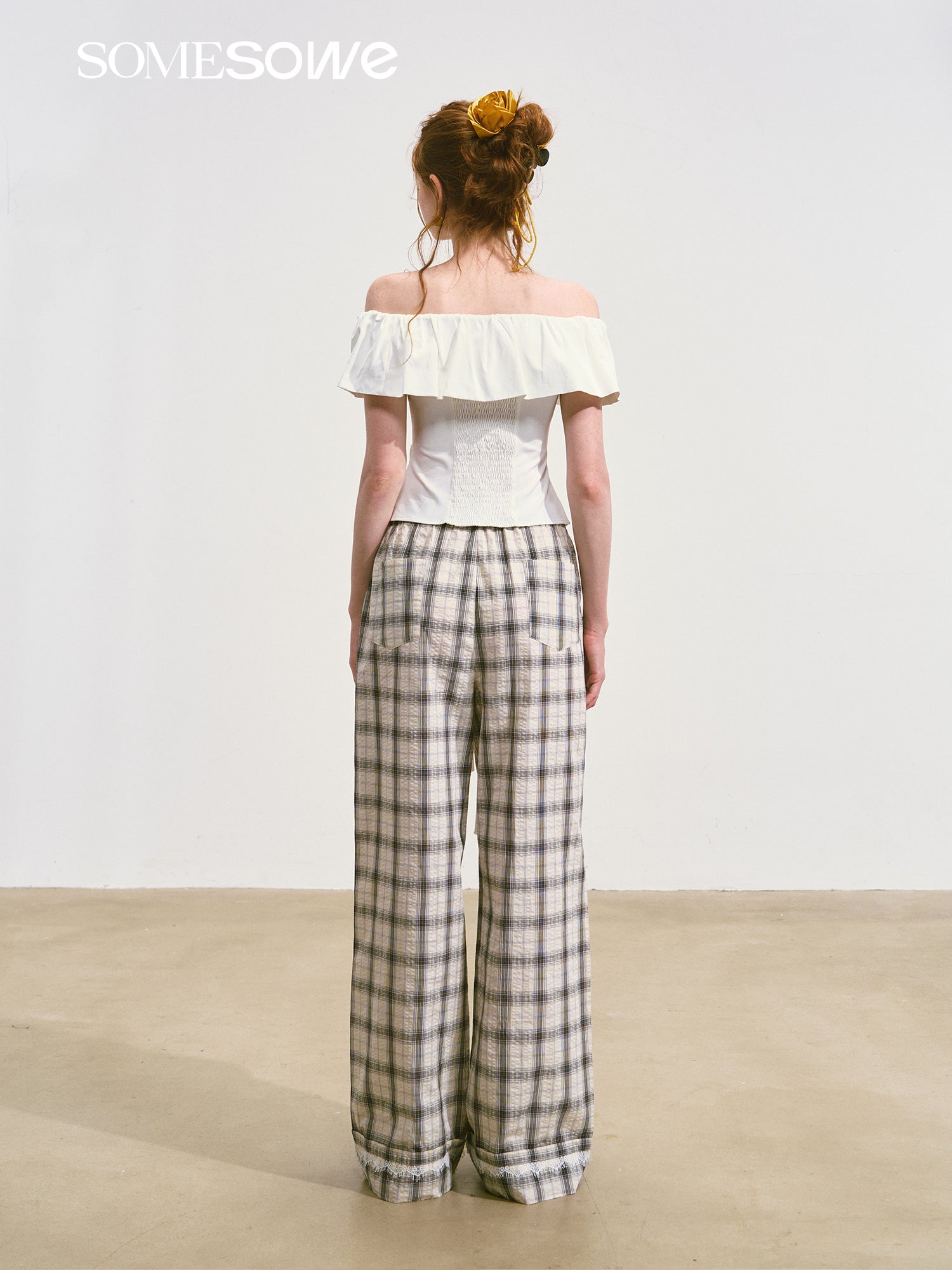 SOMESOWE S2508111 Off shoulder pleated top