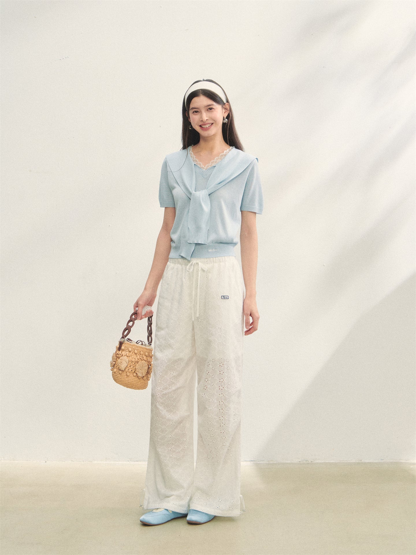 AsGony ASG25281 Flower hollow embroidery strap casual pants