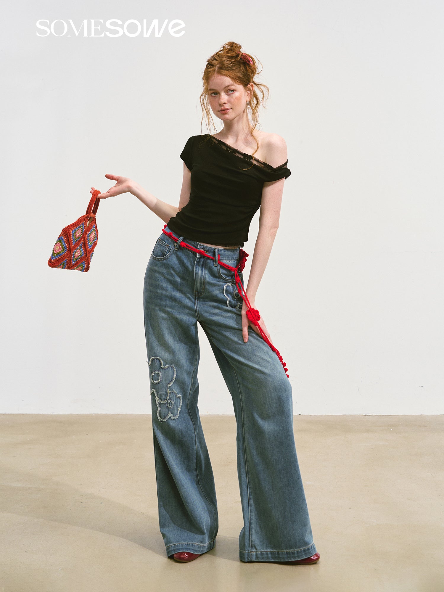 SOMESOWE S2508089 Hairy flower patch denim jeans
