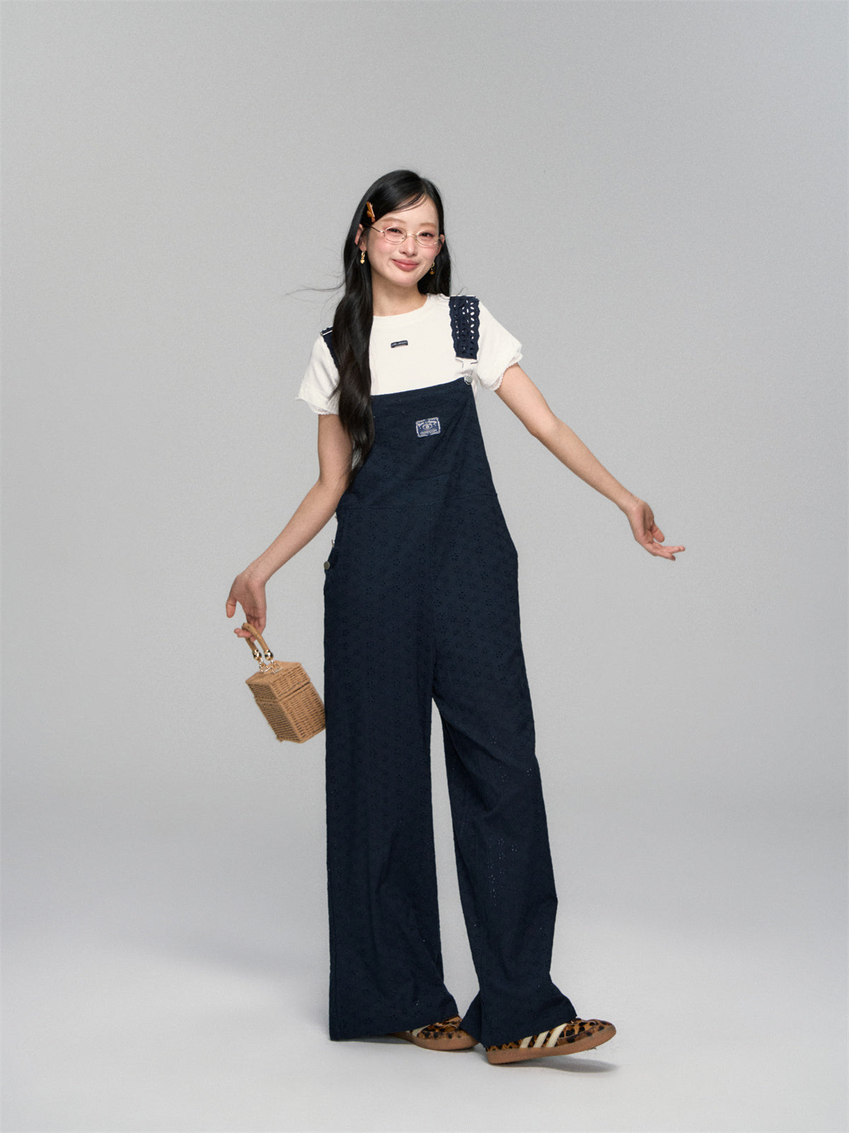 AsGony ASG25141 Simple lace short sleeved T-shirt