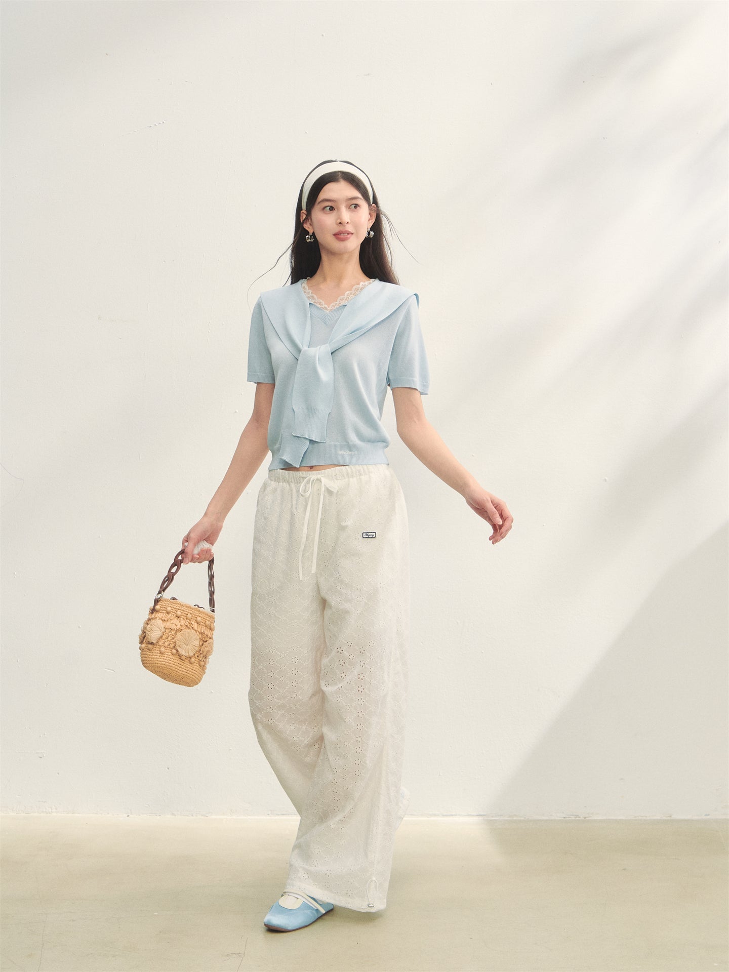 AsGony ASG25281 Flower hollow embroidery strap casual pants