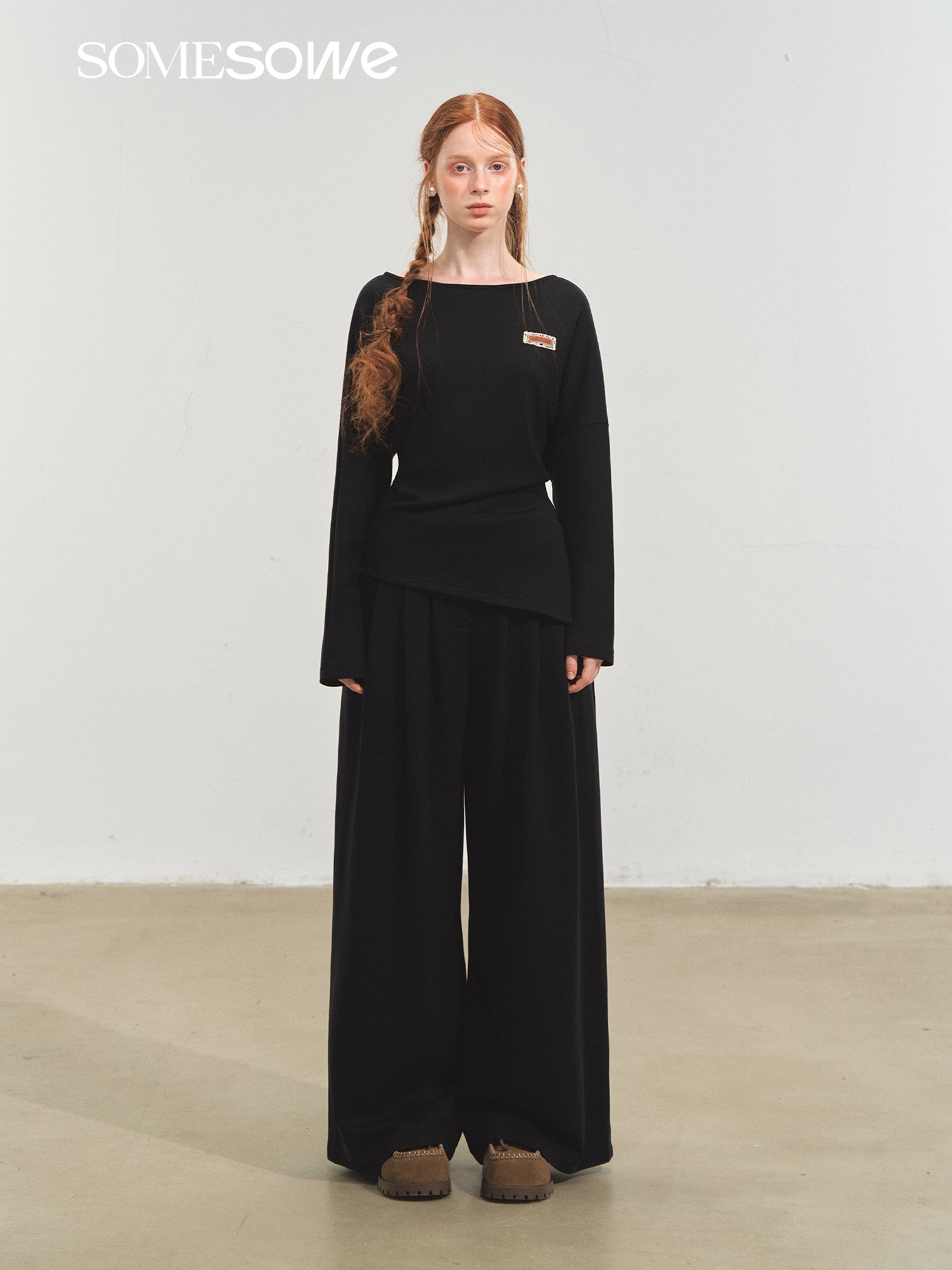 SOMESOWE S2508212&S2508213 Off shoulder irregular top + pants set