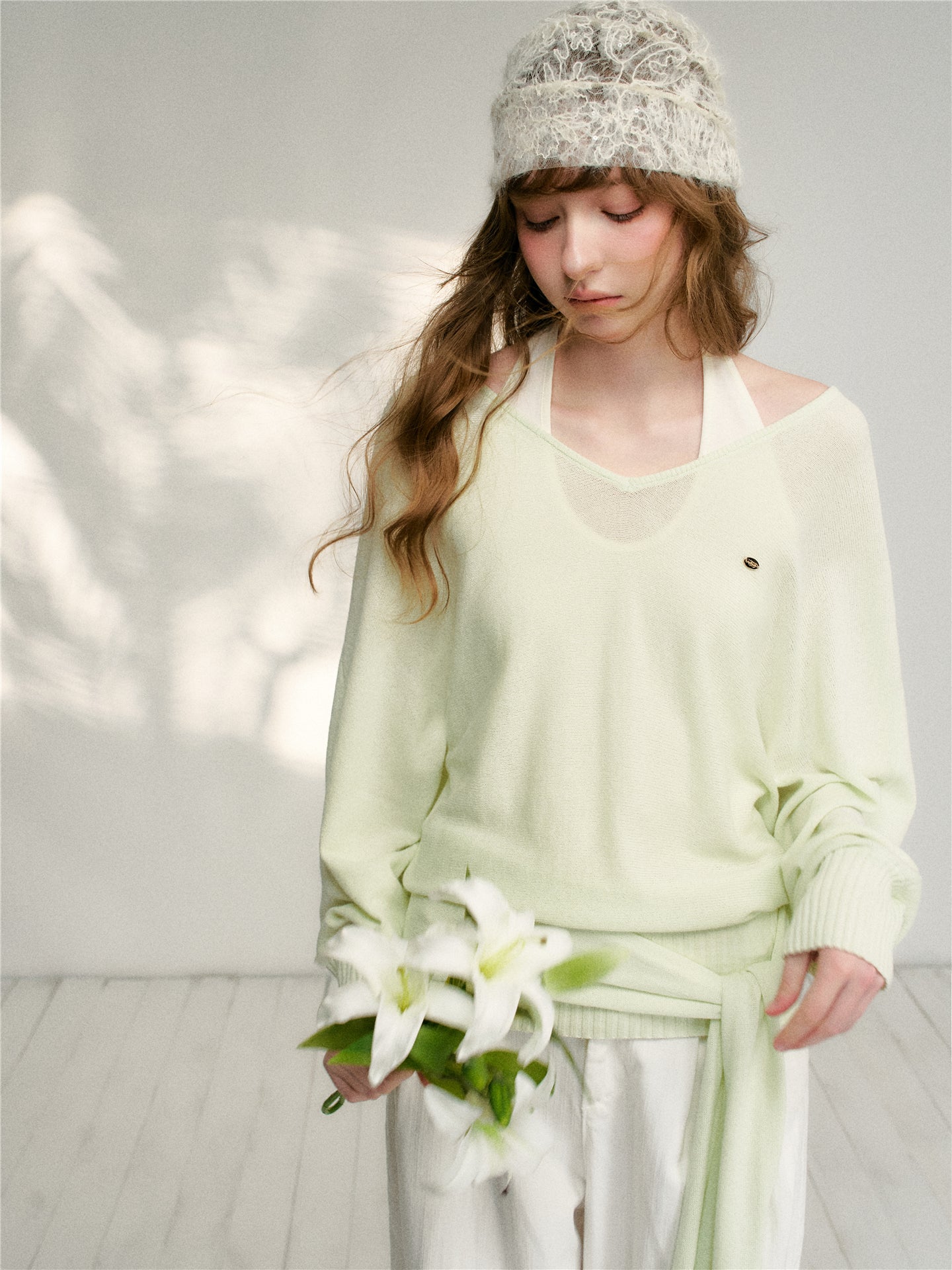 16DEWS 16D26132 V-neck strap waist cinching knitted sweater + vest two-piece set