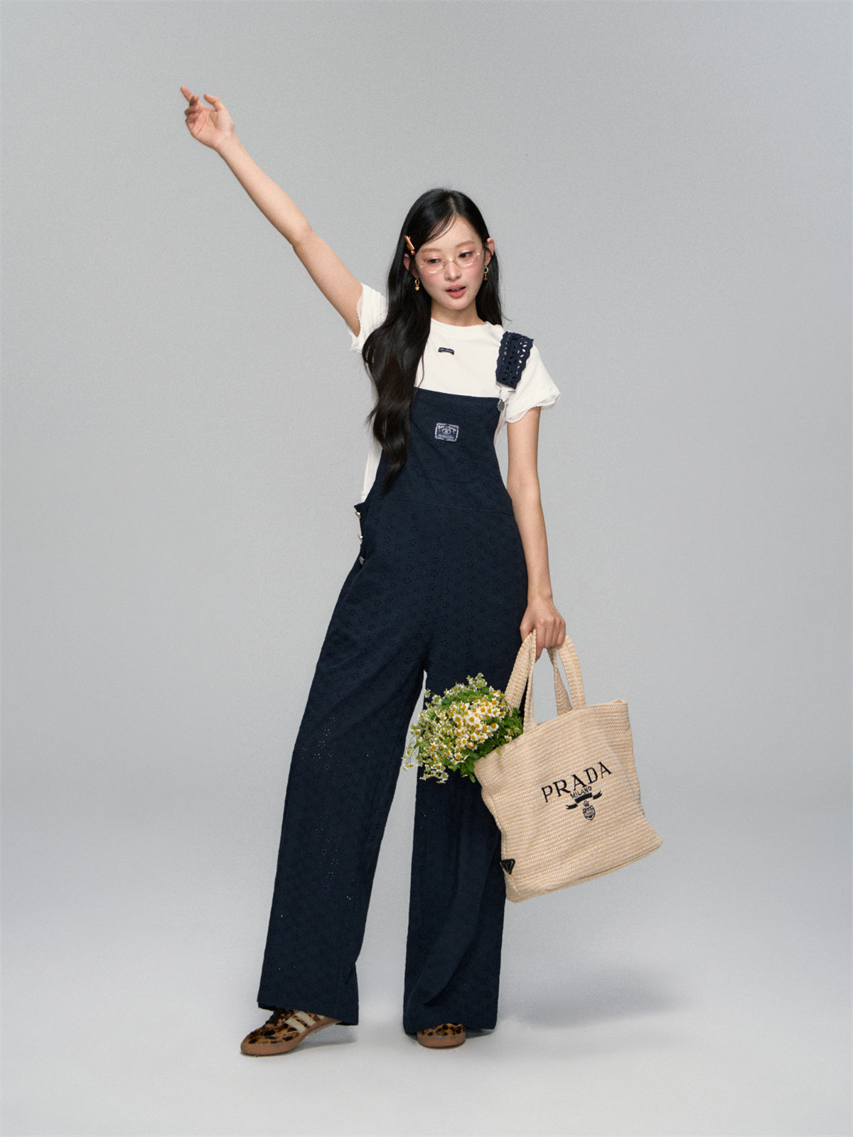 AsGony ASG25141 Simple lace short sleeved T-shirt