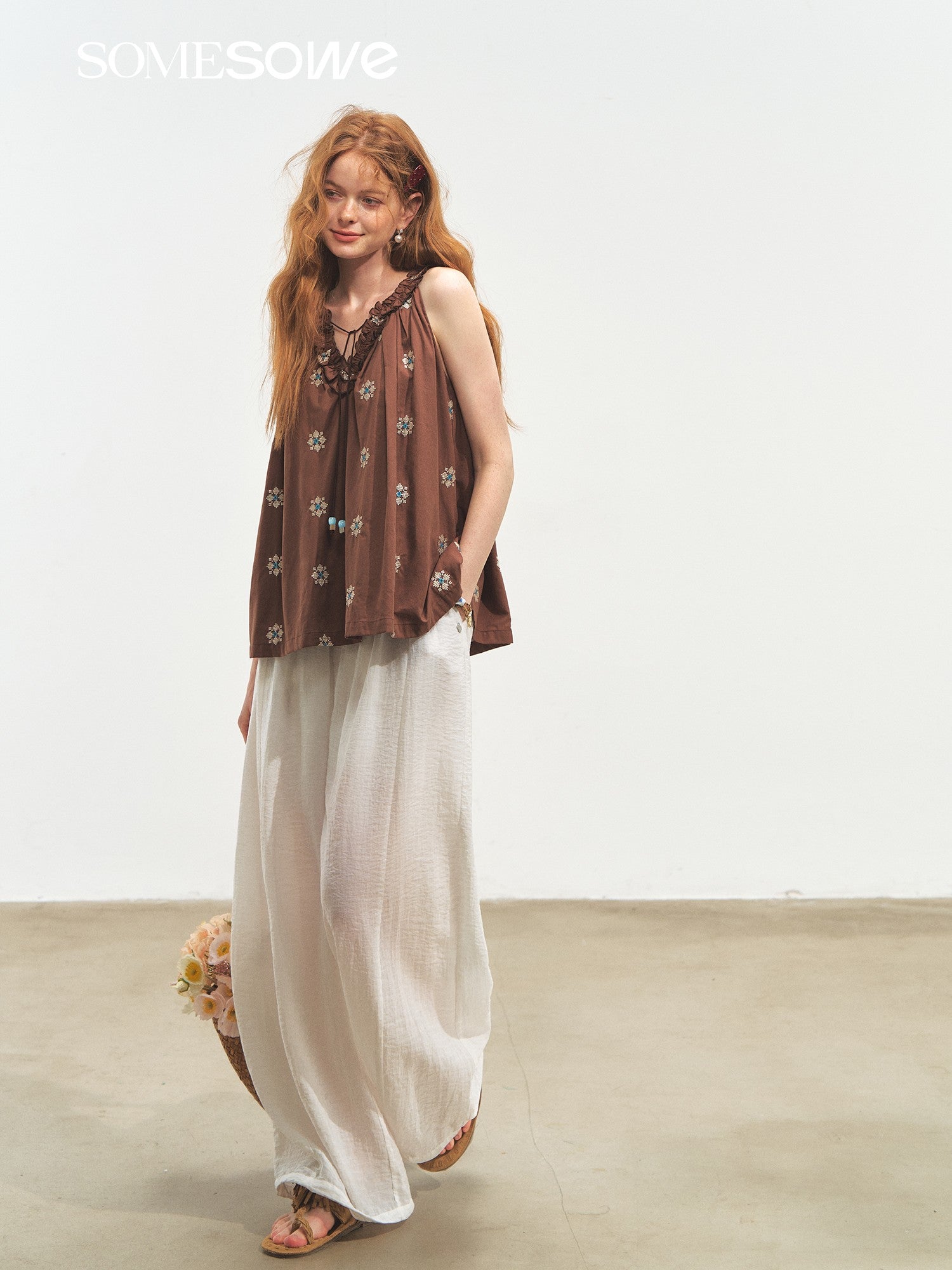 SOMESOWE S2508174 Lace sleeveless halter top (2color)