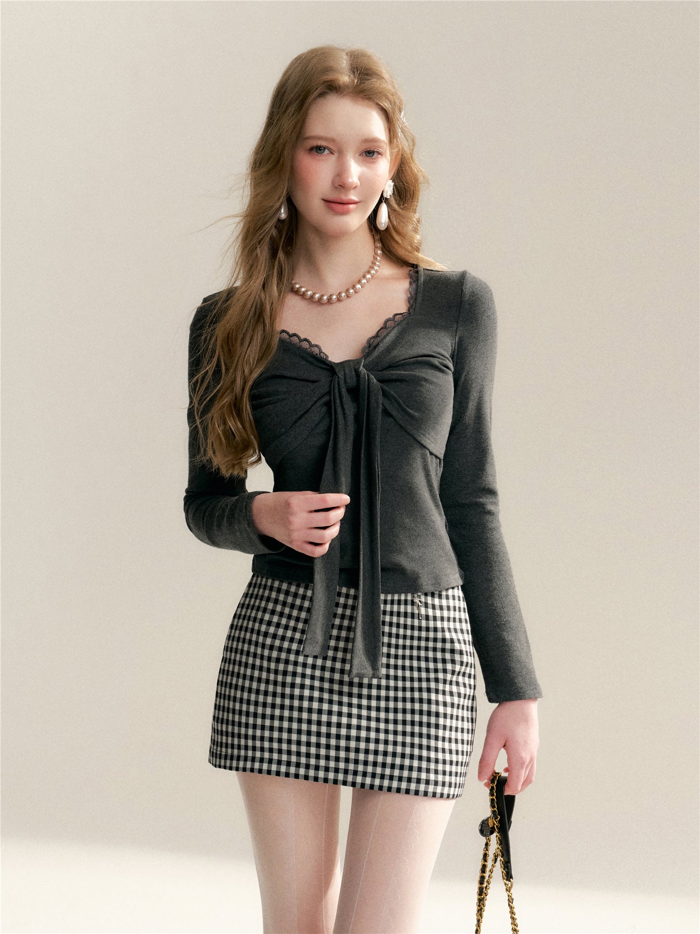 16DEWS 16D26040 V-neck bow-tied elastic slim-fit top