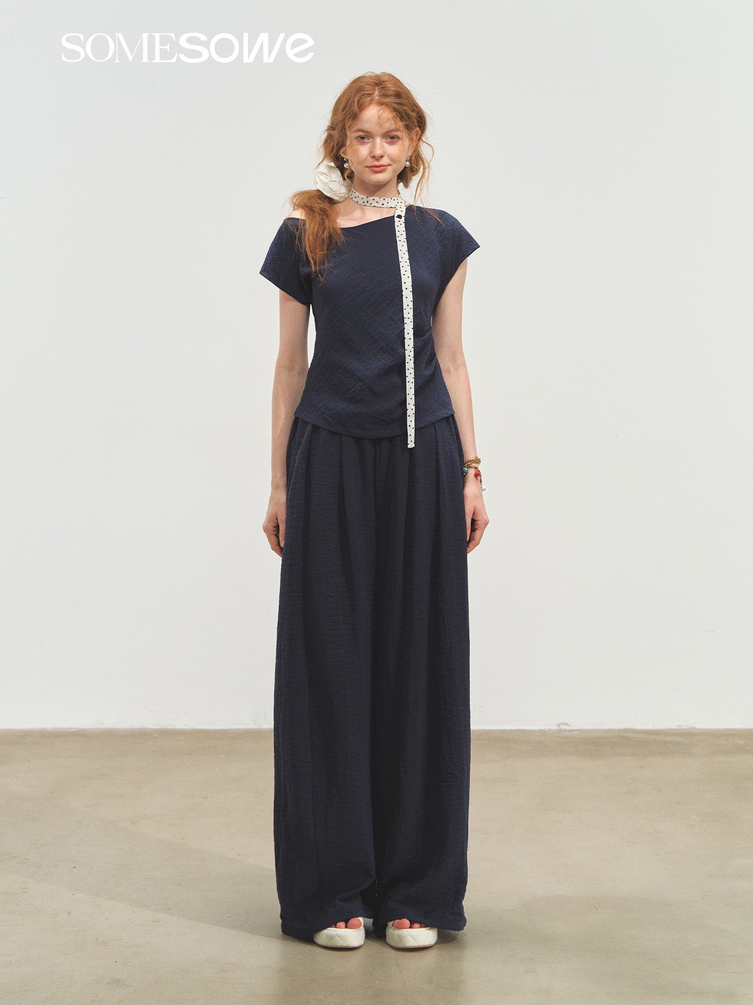 SOMESOWE S2508171&S2508172 One-shoulder polka dot tie top + pants set