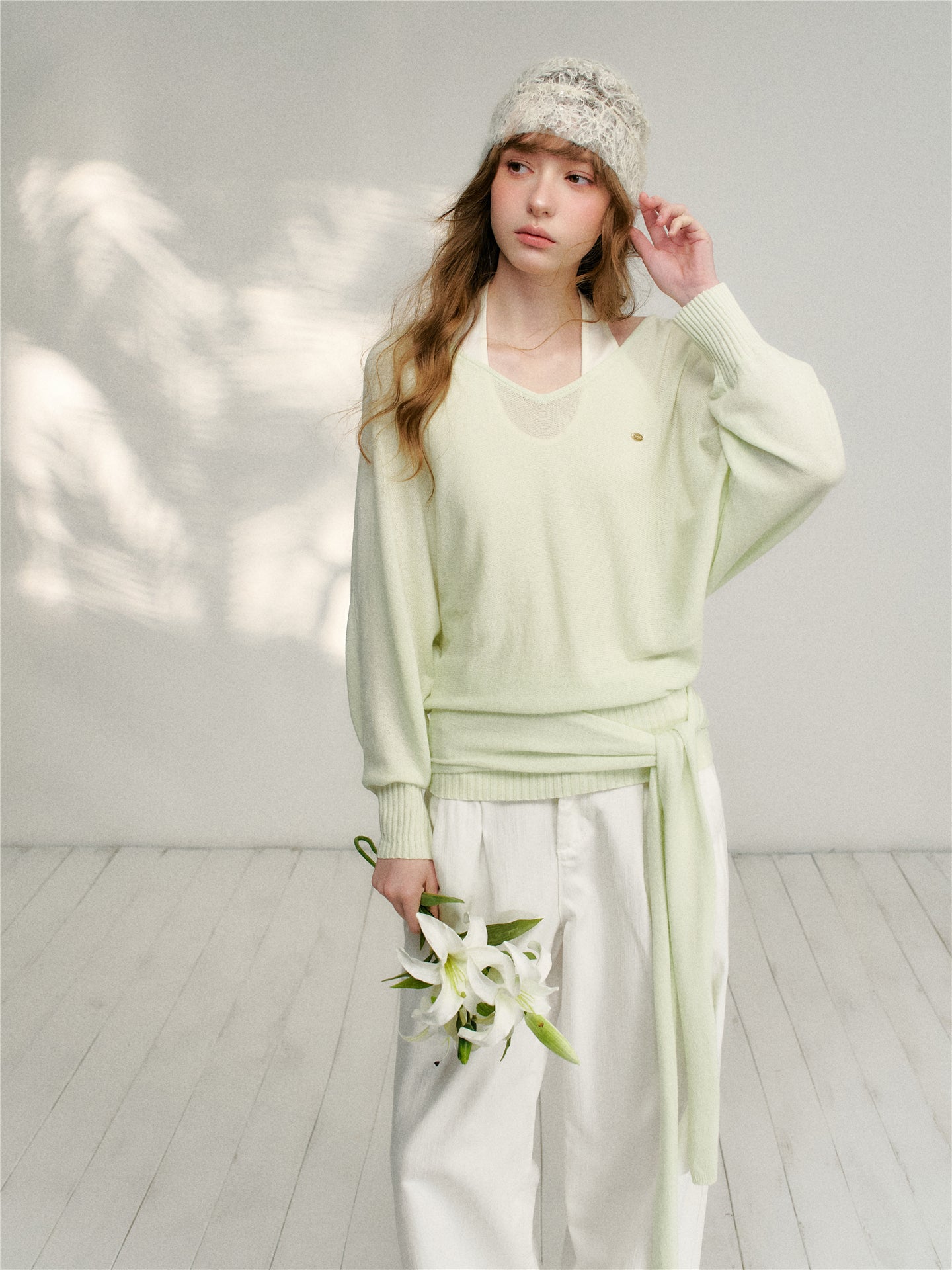 16DEWS 16D26132 V-neck strap waist cinching knitted sweater + vest two-piece set