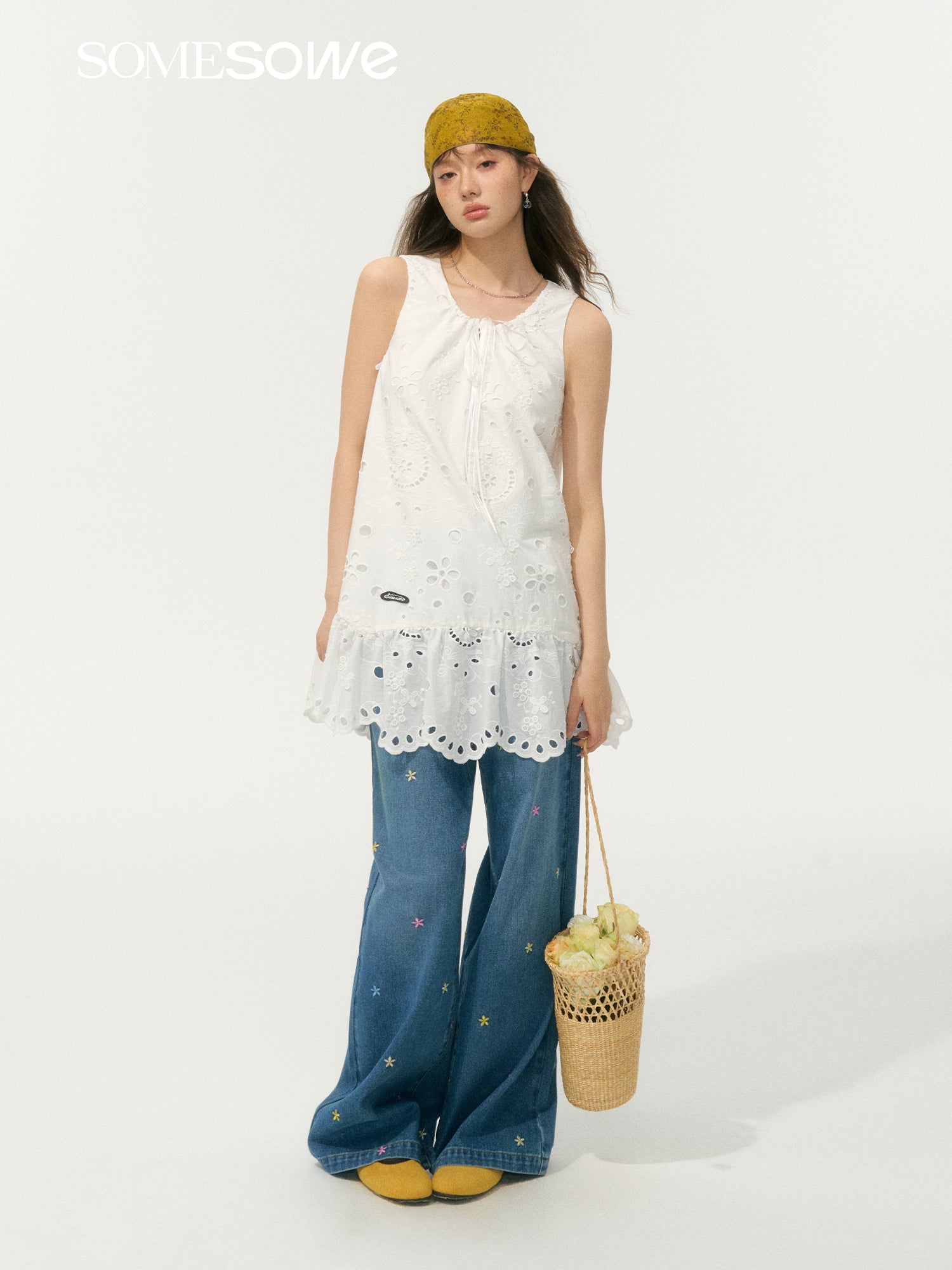 SOMESOWE S2508075 Embroidered flower straight leg jeans