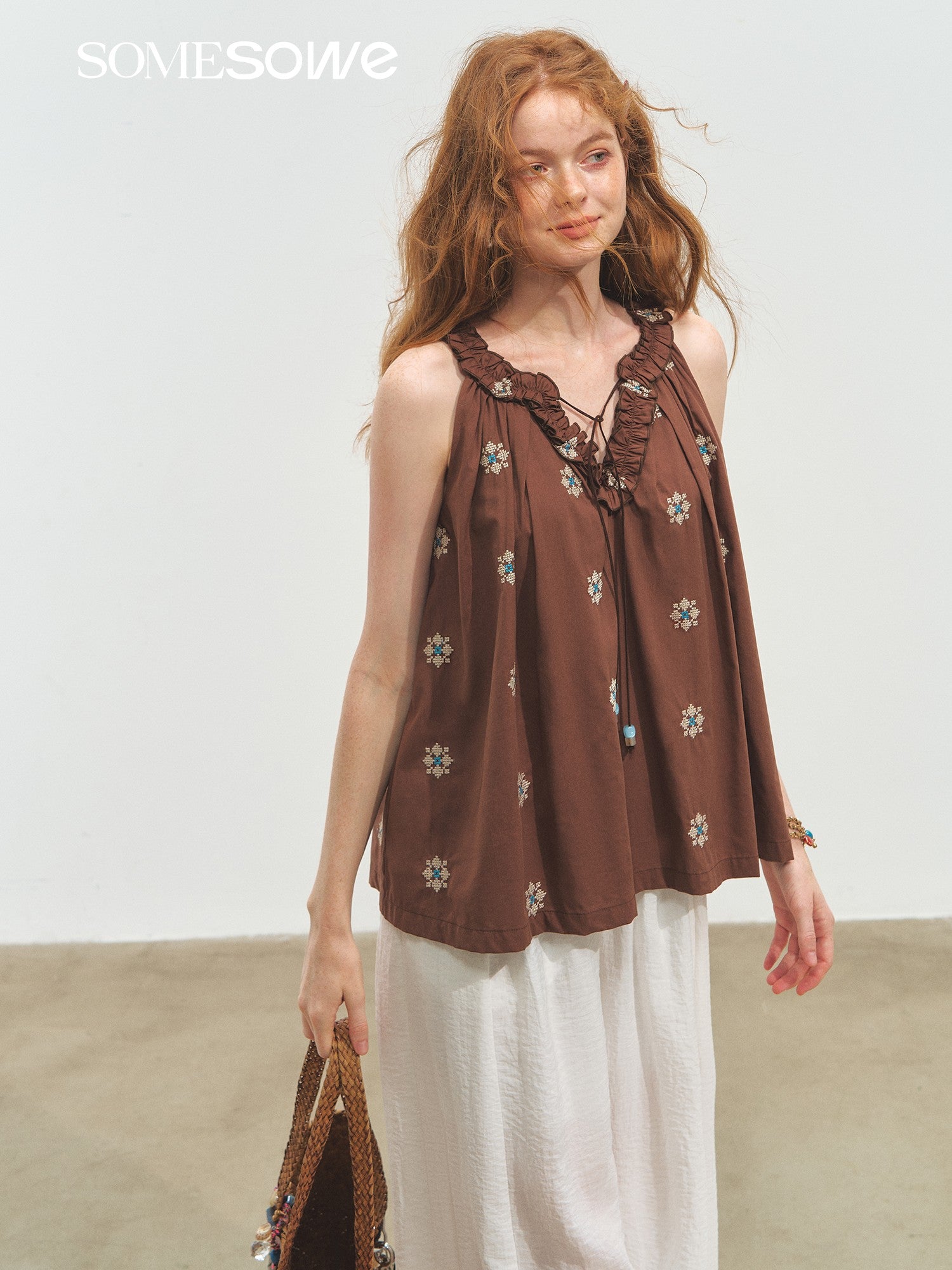 SOMESOWE S2508174 Lace sleeveless halter top (2color)