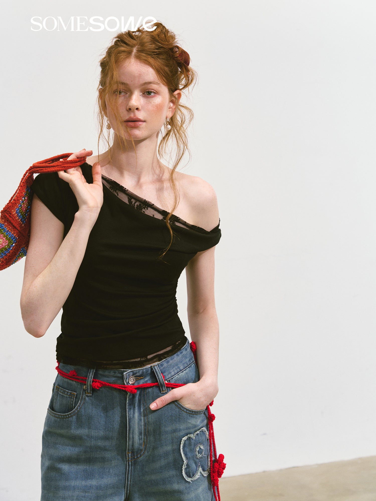 SOMESOWE S2508090 One shoulder swing collar top