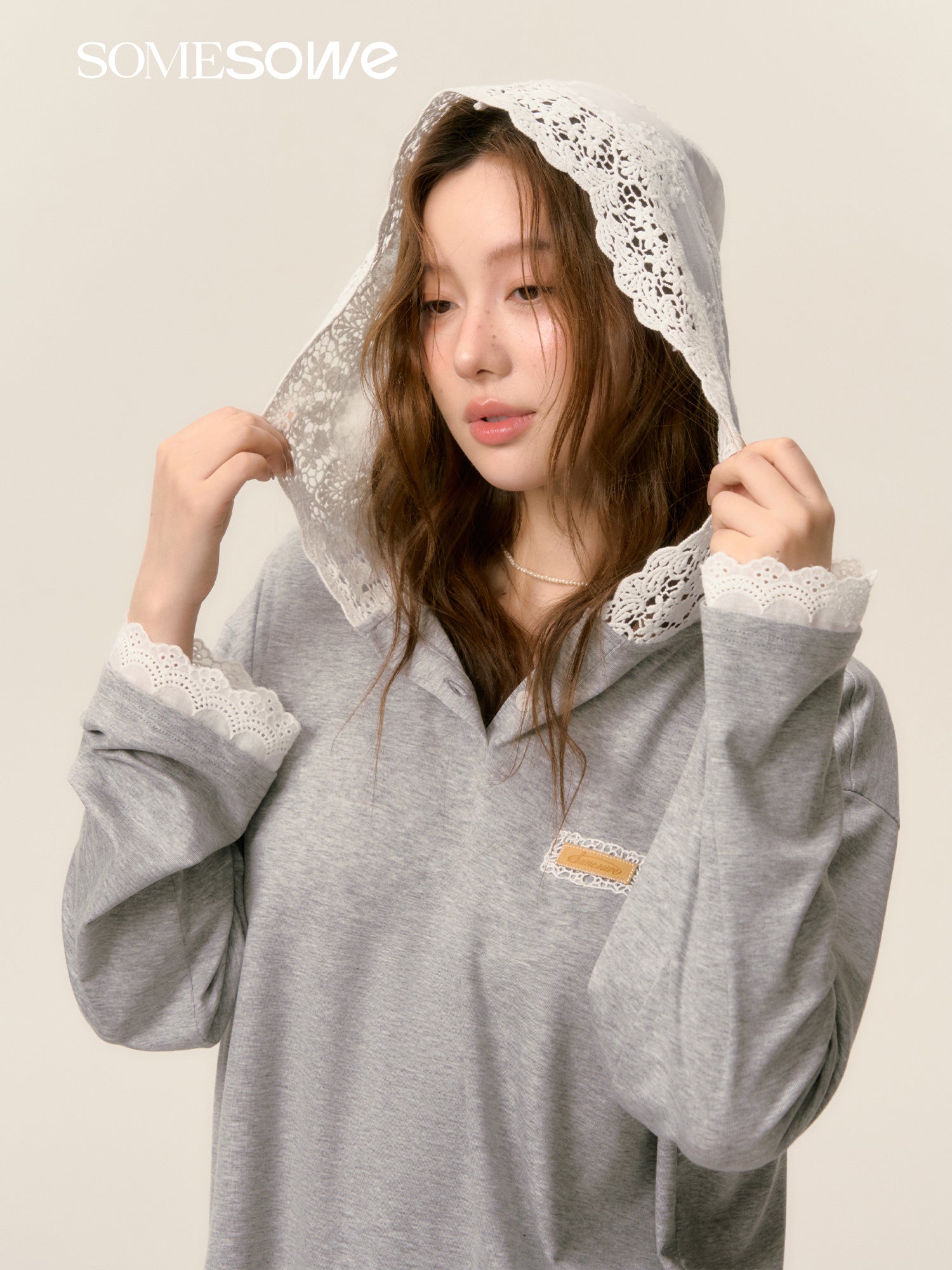 SOMESOWE S2508035 Lace patchwork hooded sunscreen top(2color)