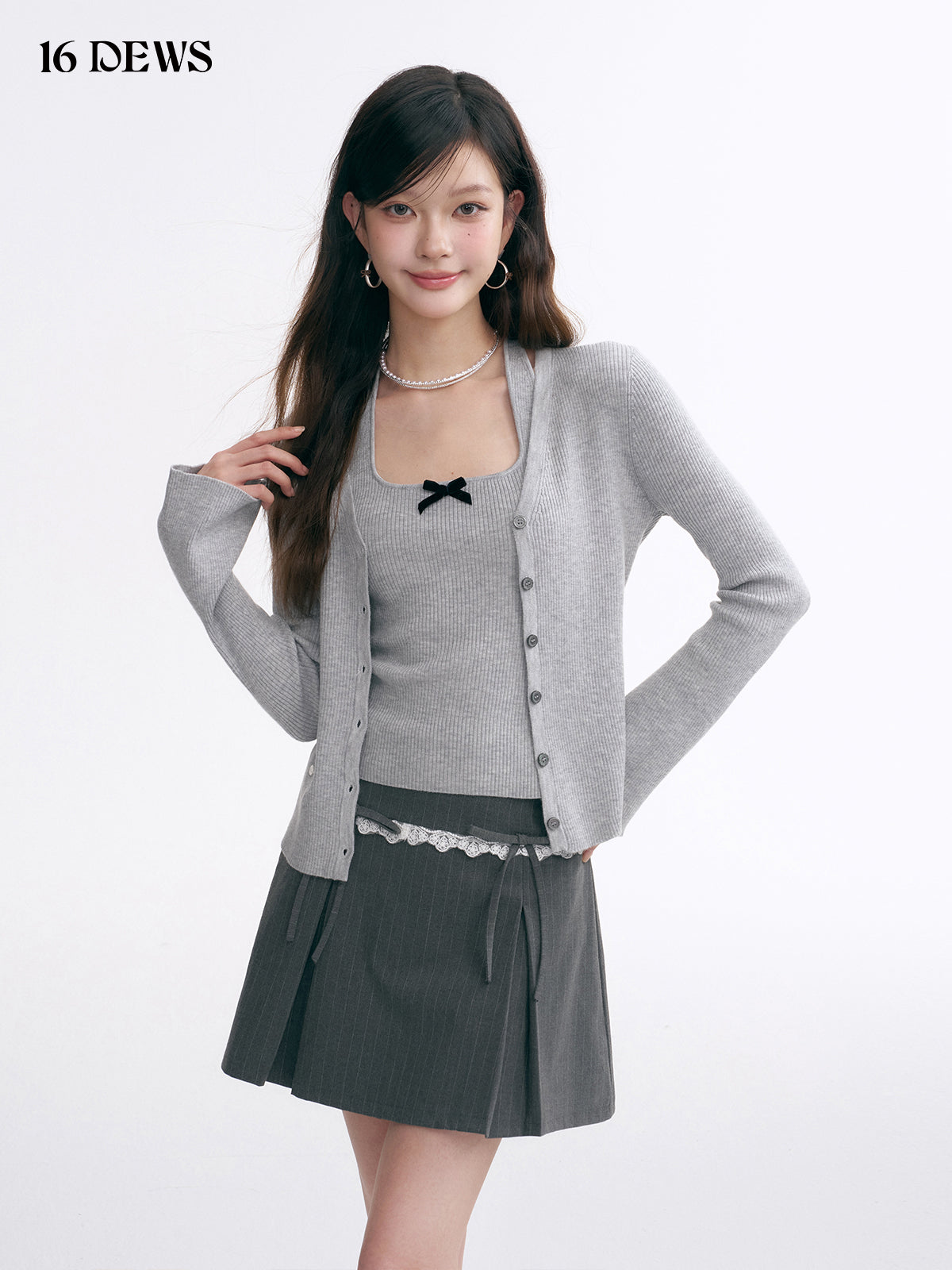 16DEWS 16D25004 V-neck knitted cardigan + vest set