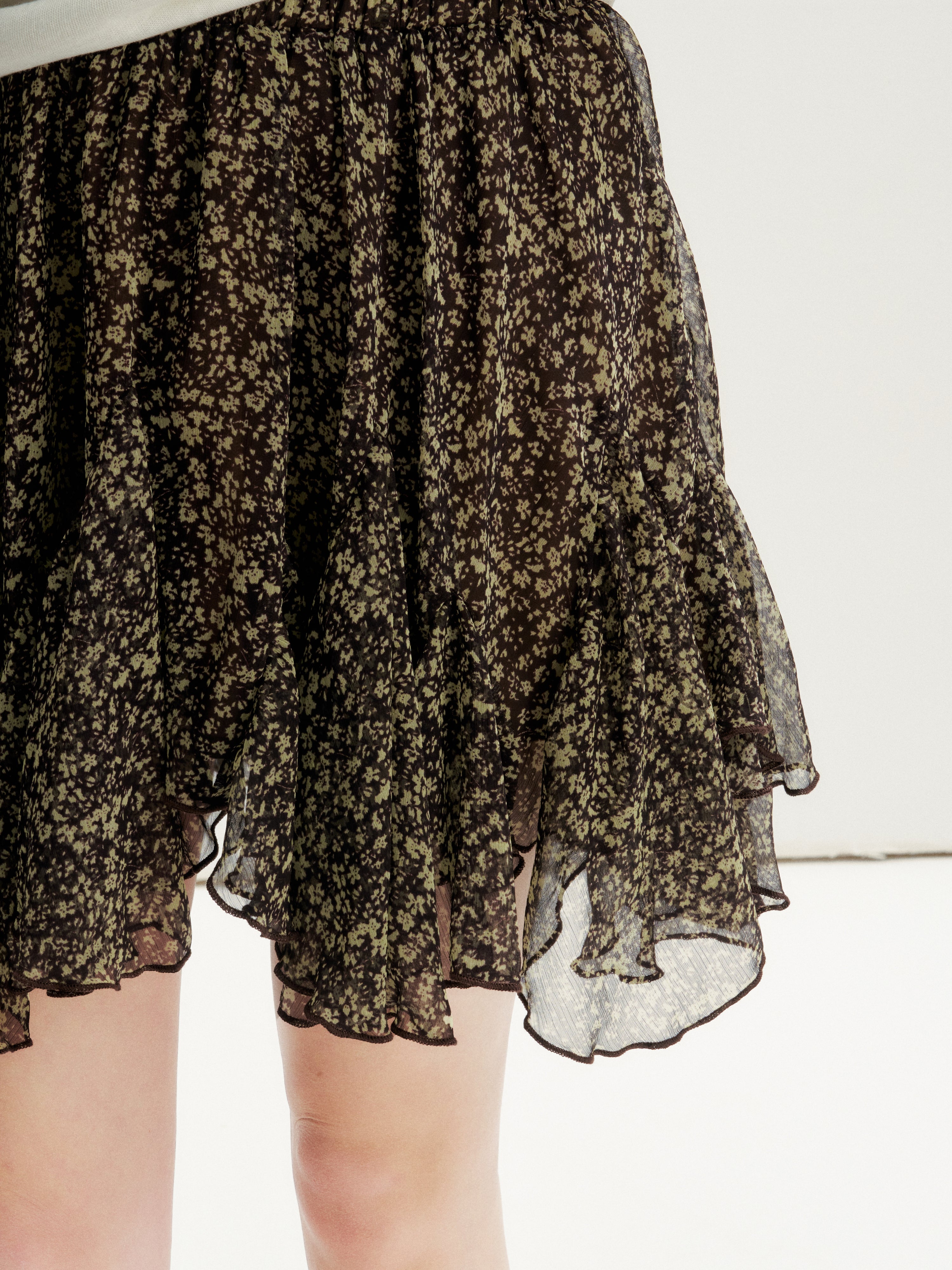 16DEWS 16D25078 Irregular Hem A-Line Ruffled Short Skirt
