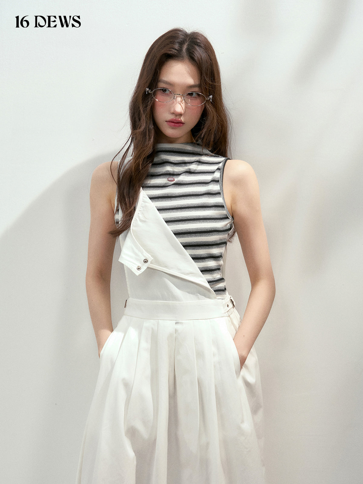16DEWS 16D25153 Black and white striped slim fit vest