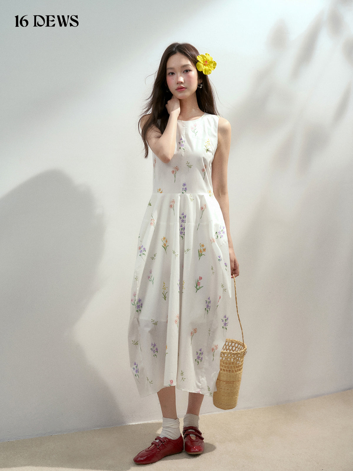 16DEWS 16D25186 Round neck vest flower bud dress