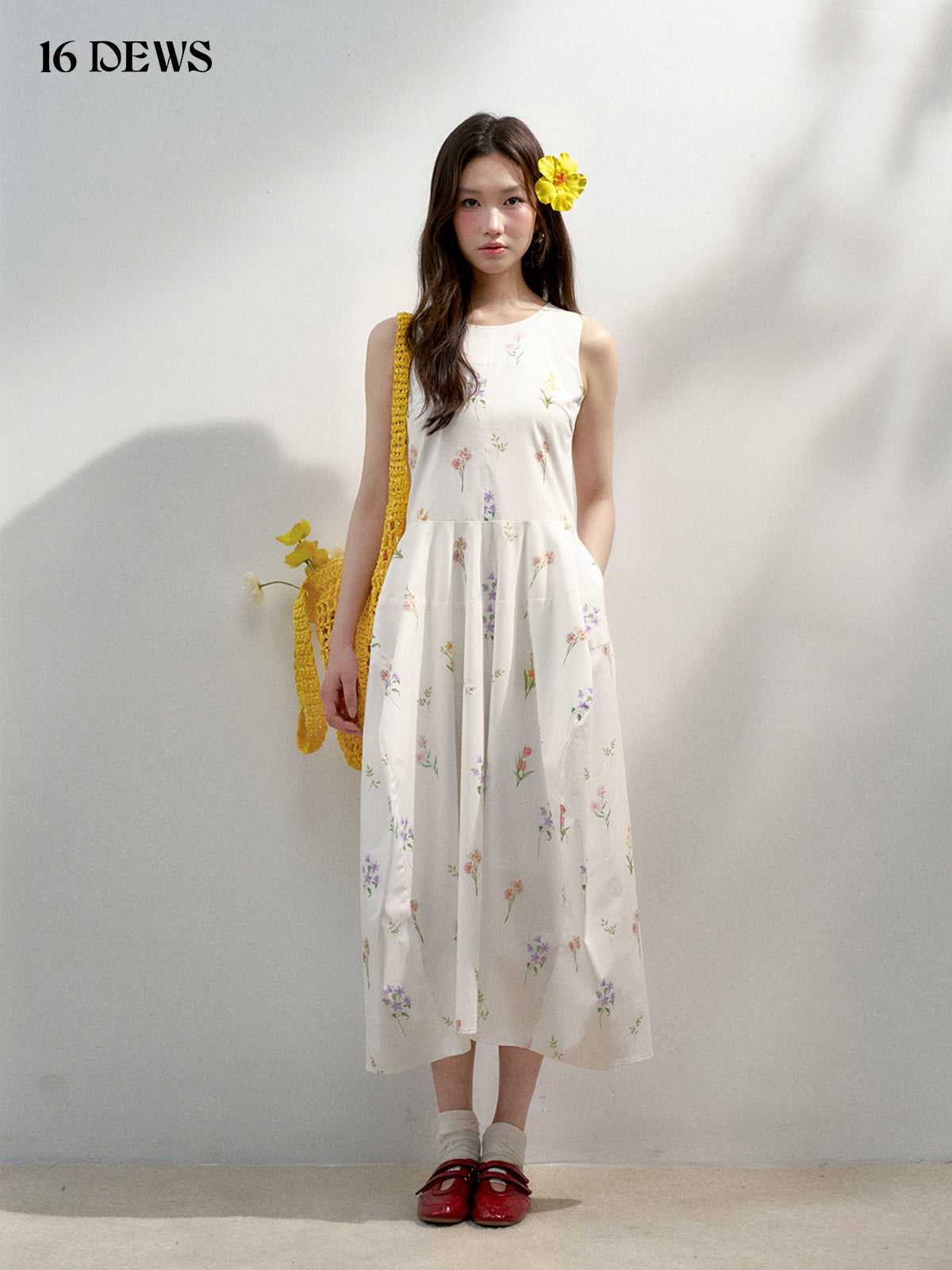 16DEWS 16D25186 Round neck vest flower bud dress