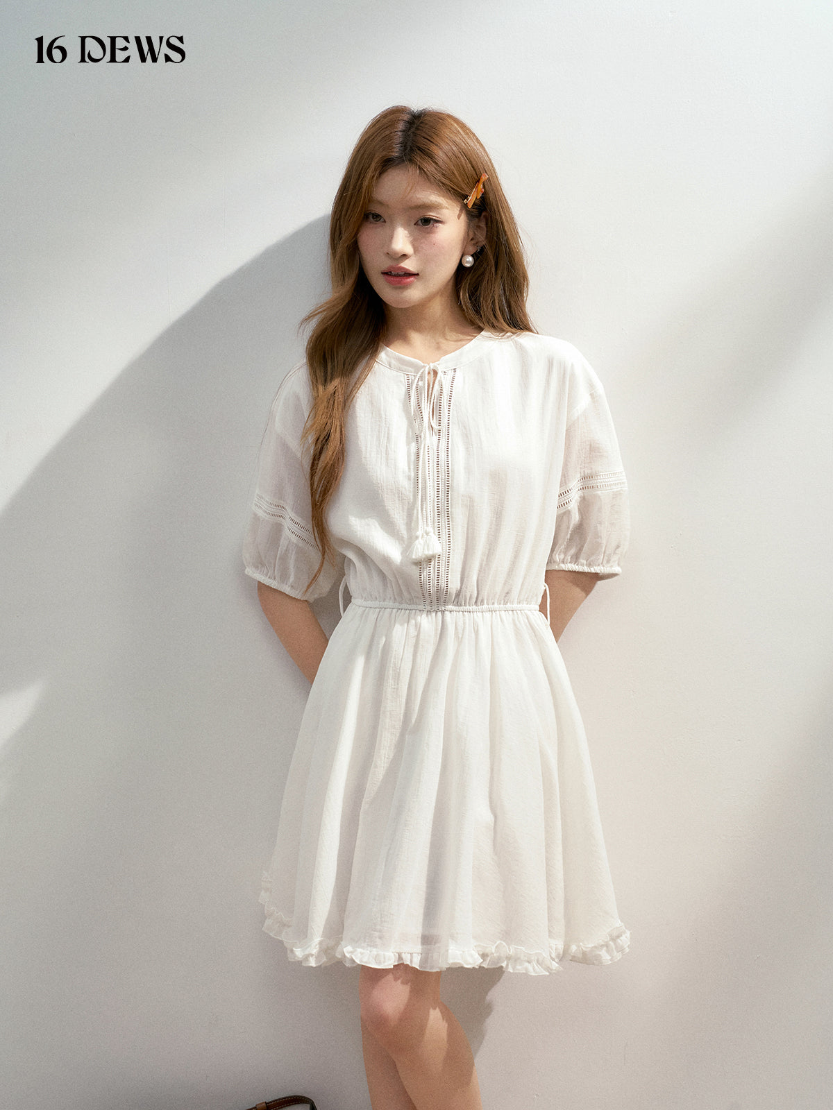 16DEWS 16D25188 Summer vacation style waist cinched V-neck dress