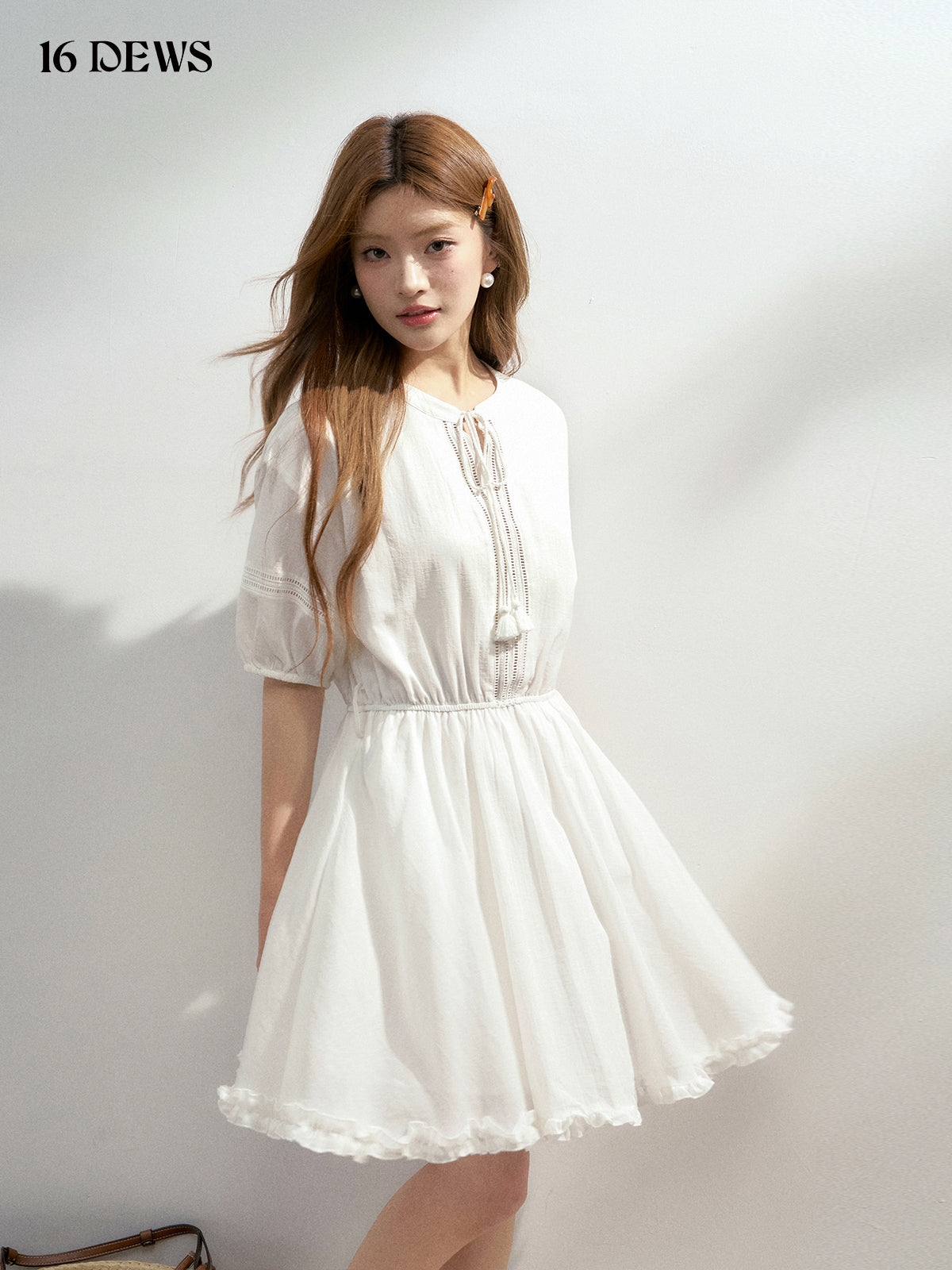 16DEWS 16D25188 Summer vacation style waist cinched V-neck dress