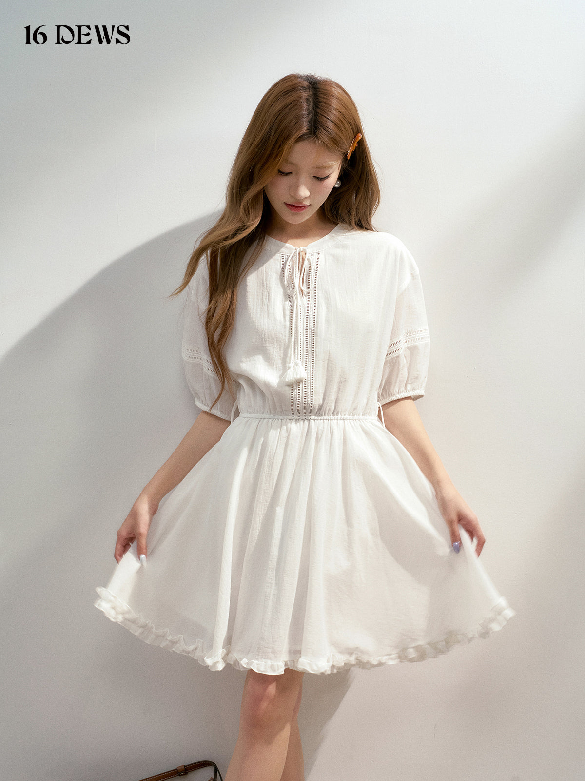 16DEWS 16D25188 Summer vacation style waist cinched V-neck dress