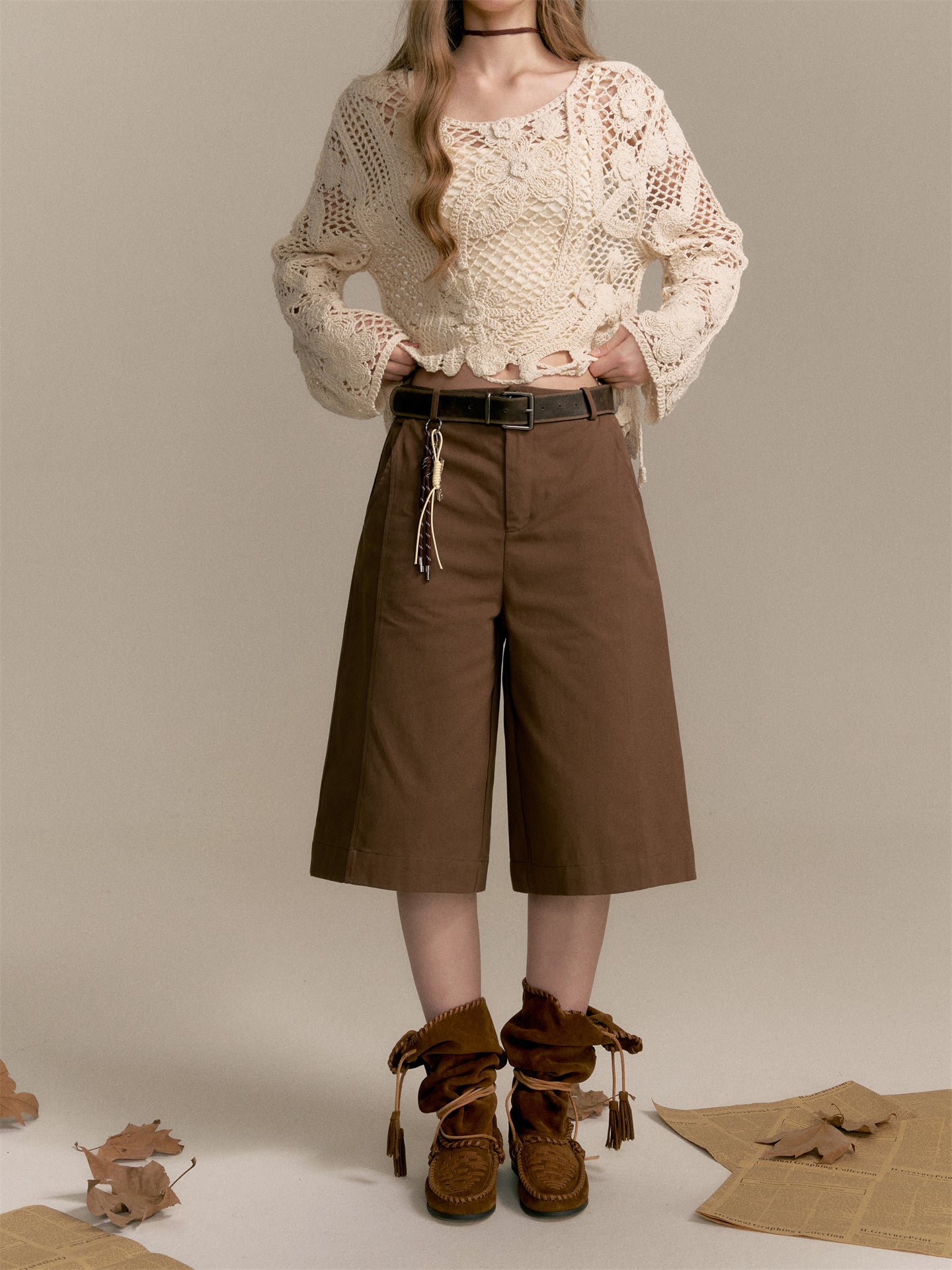 16DEWS 16D25287&16D2528 Knitted hollow jacquard pullover (with camisole) + Brown denim cropped pants