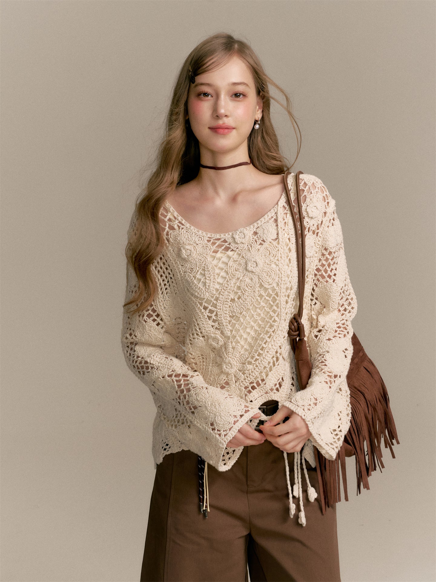 16DEWS 16D25287&16D2528 Knitted hollow jacquard pullover (with camisole) + Brown denim cropped pants