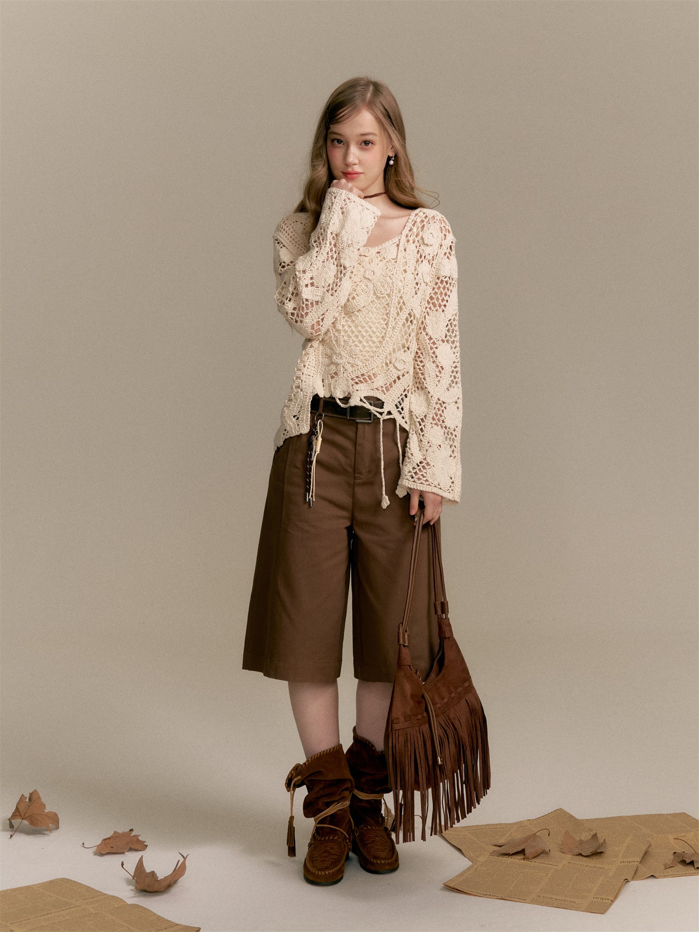 16DEWS 16D25287&16D2528 Knitted hollow jacquard pullover (with camisole) + Brown denim cropped pants