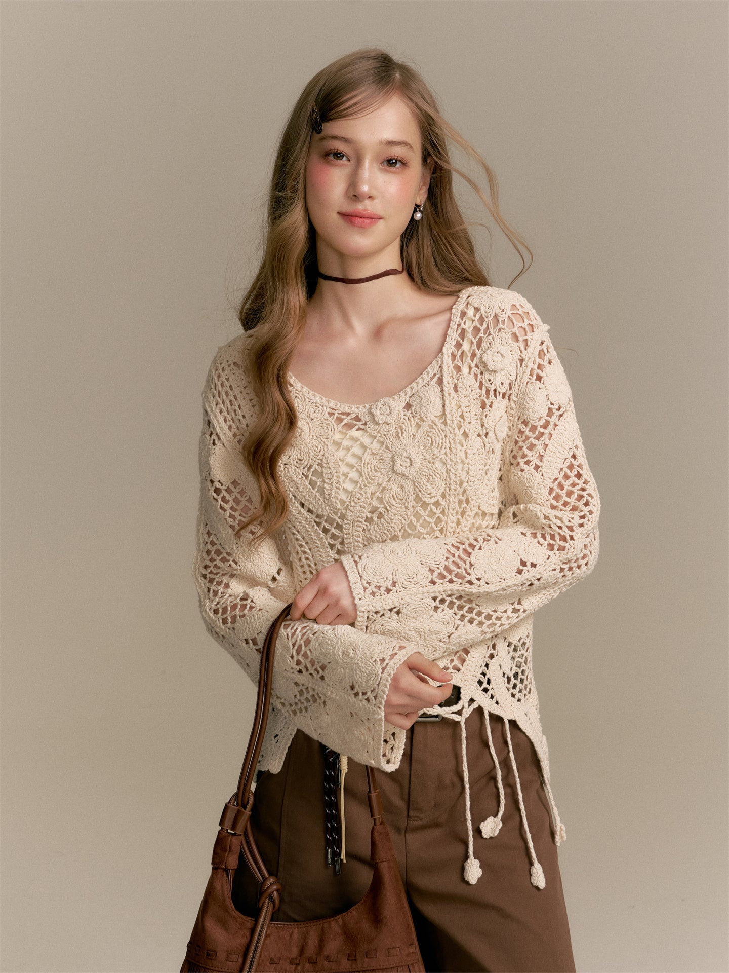 16DEWS 16D25287&16D2528 Knitted hollow jacquard pullover (with camisole) + Brown denim cropped pants