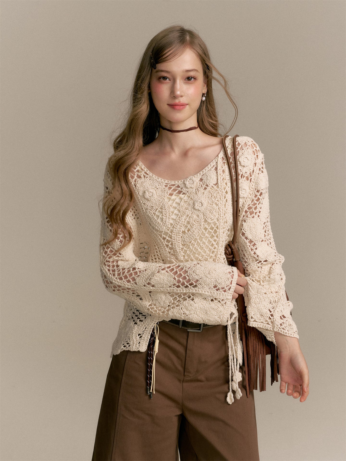 16DEWS 16D25287&16D2528 Knitted hollow jacquard pullover (with camisole) + Brown denim cropped pants