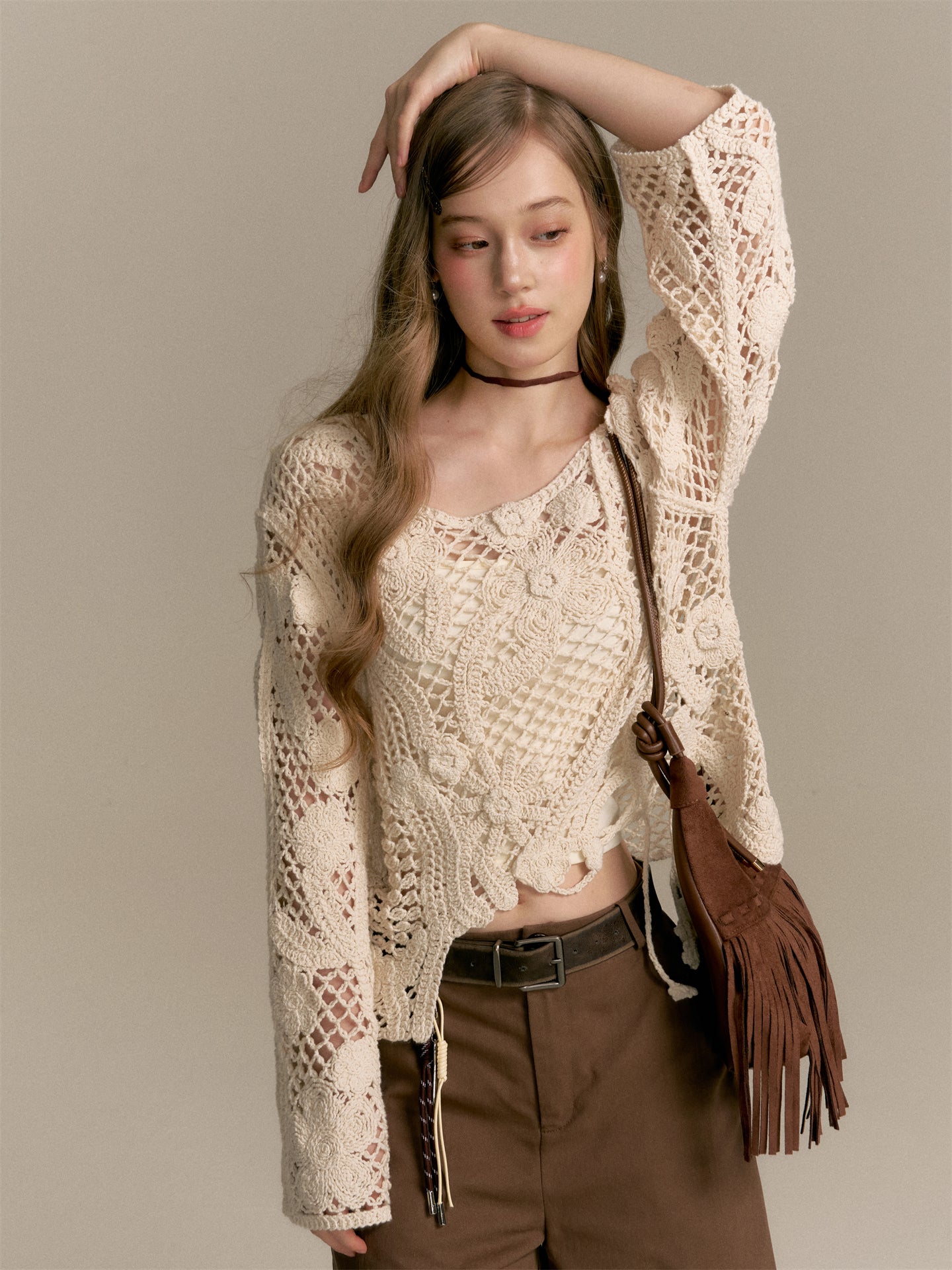 16DEWS 16D25287&16D2528 Knitted hollow jacquard pullover (with camisole) + Brown denim cropped pants