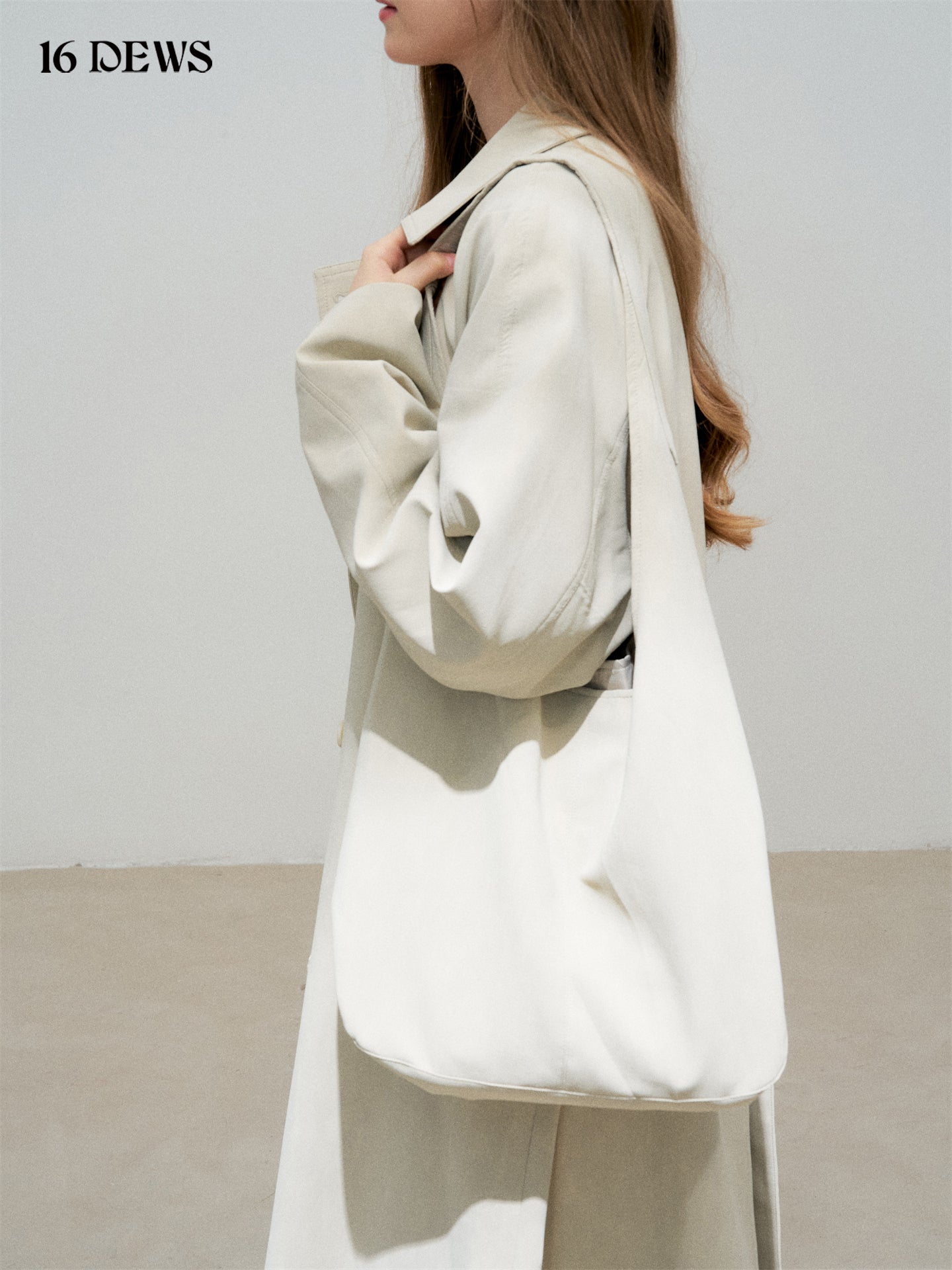 16DEWS 16D25292 Medium length silhouette windbreaker jacket (with shoulder bag)