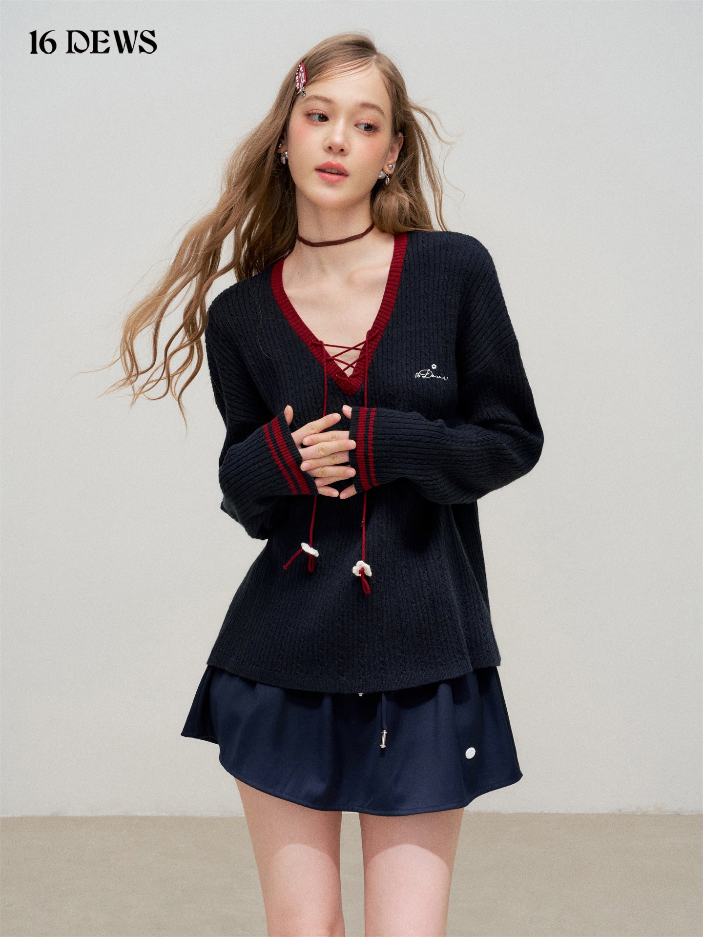 16DEWS 16D25304 Color blocking V-shaped tied flower knitted top