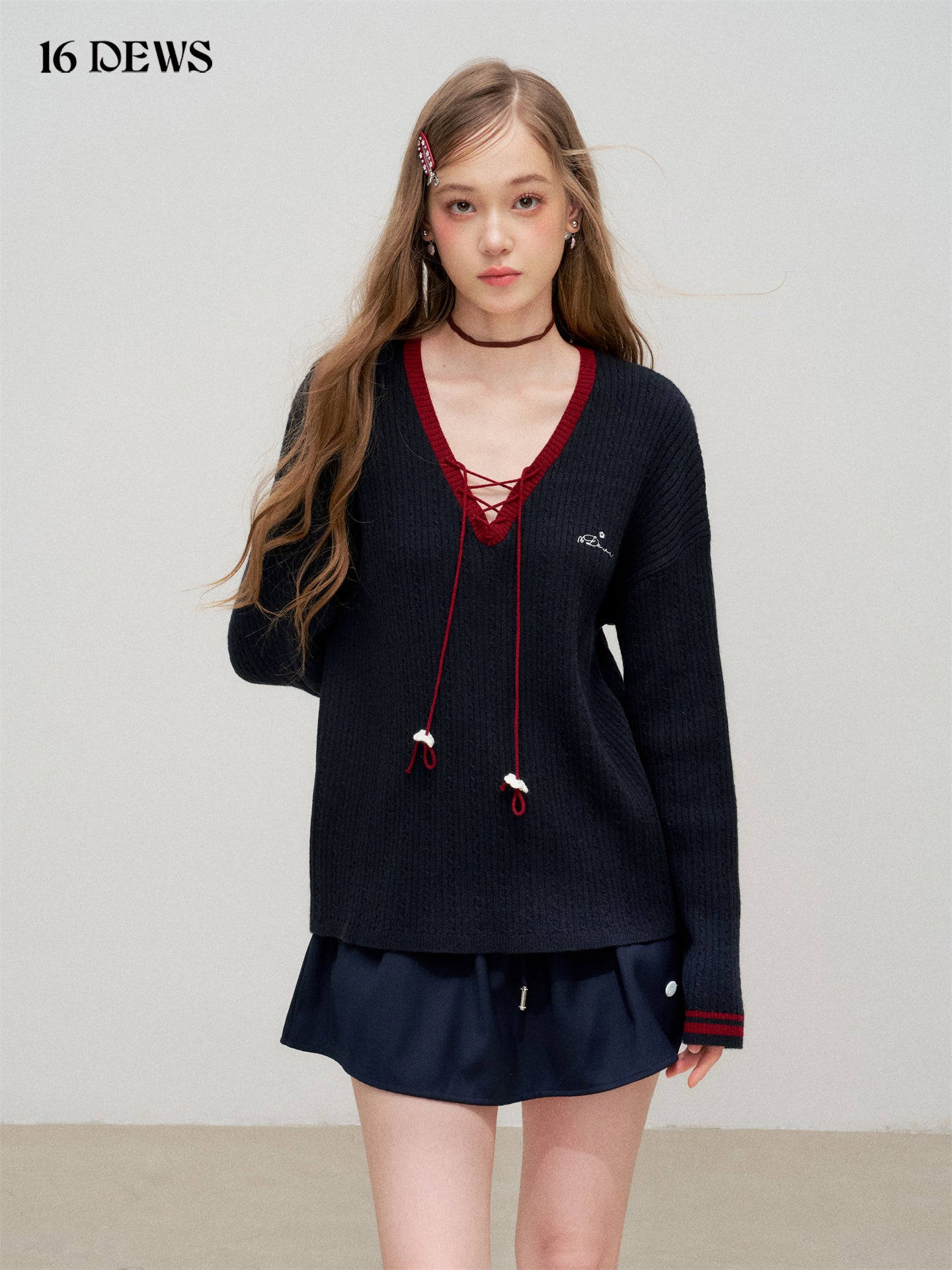 16DEWS 16D25304 Color blocking V-shaped tied flower knitted top
