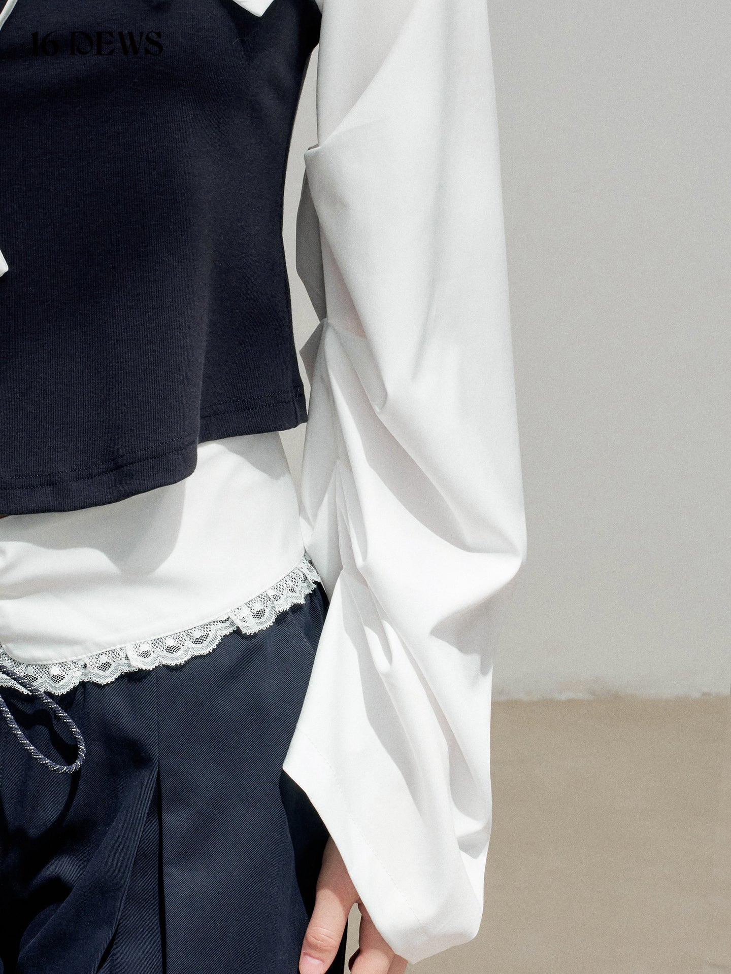 16DEWS 16D25326 Navy collar contrasting color patchwork top