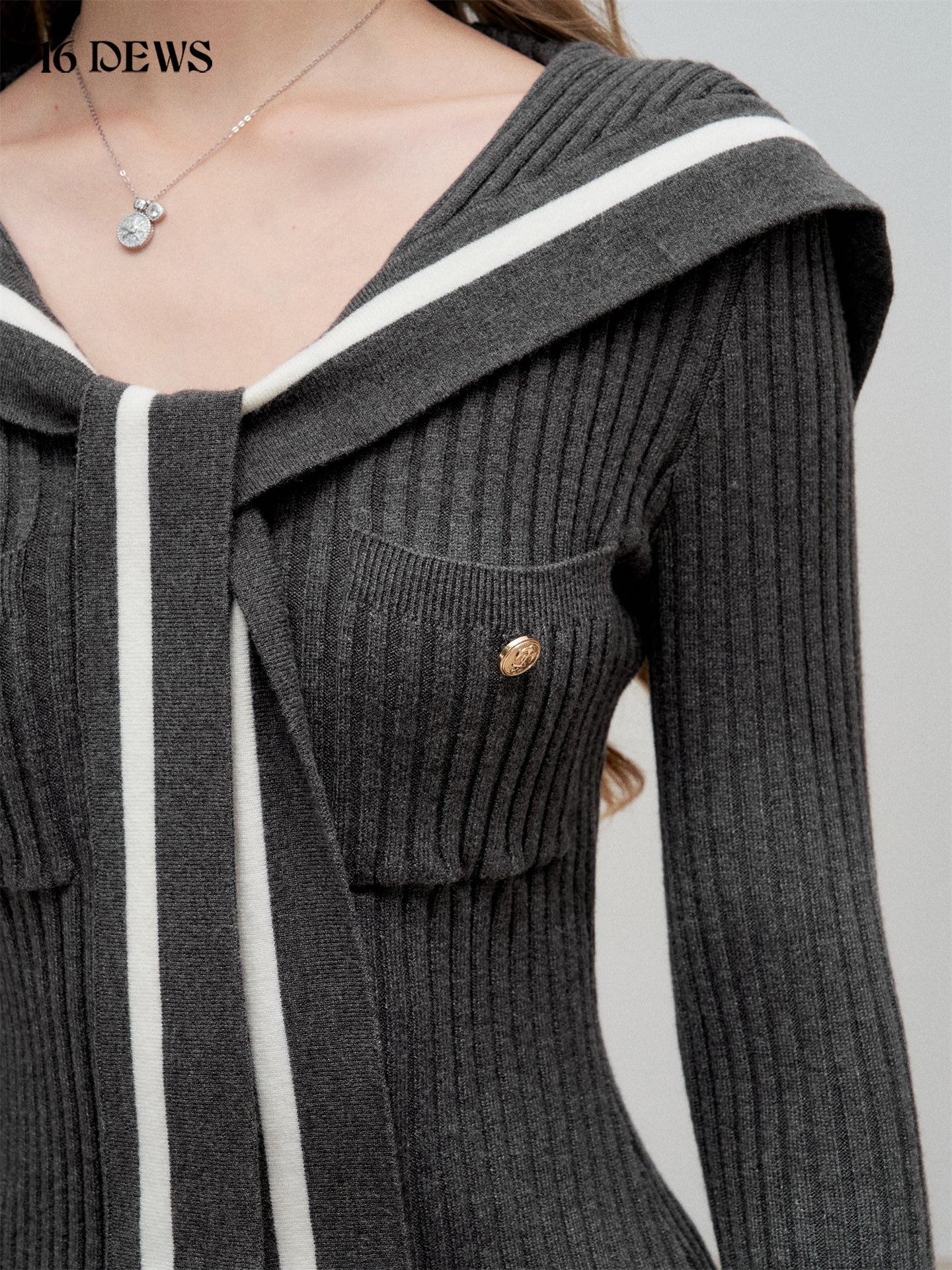 16DEWS 16D25333 Preppy chic navy collar contrasting knit slim fit top