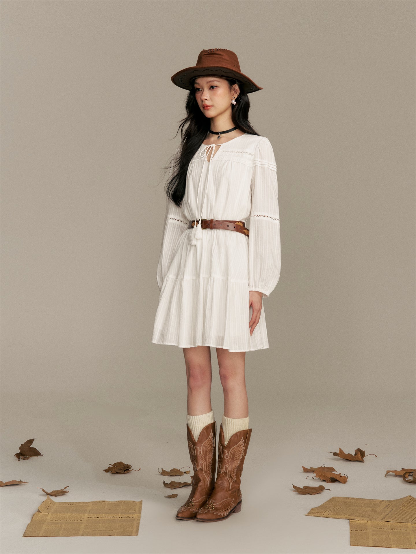 16DEWS 16D25363 Embroidered V-neck lace up dress (with belt)