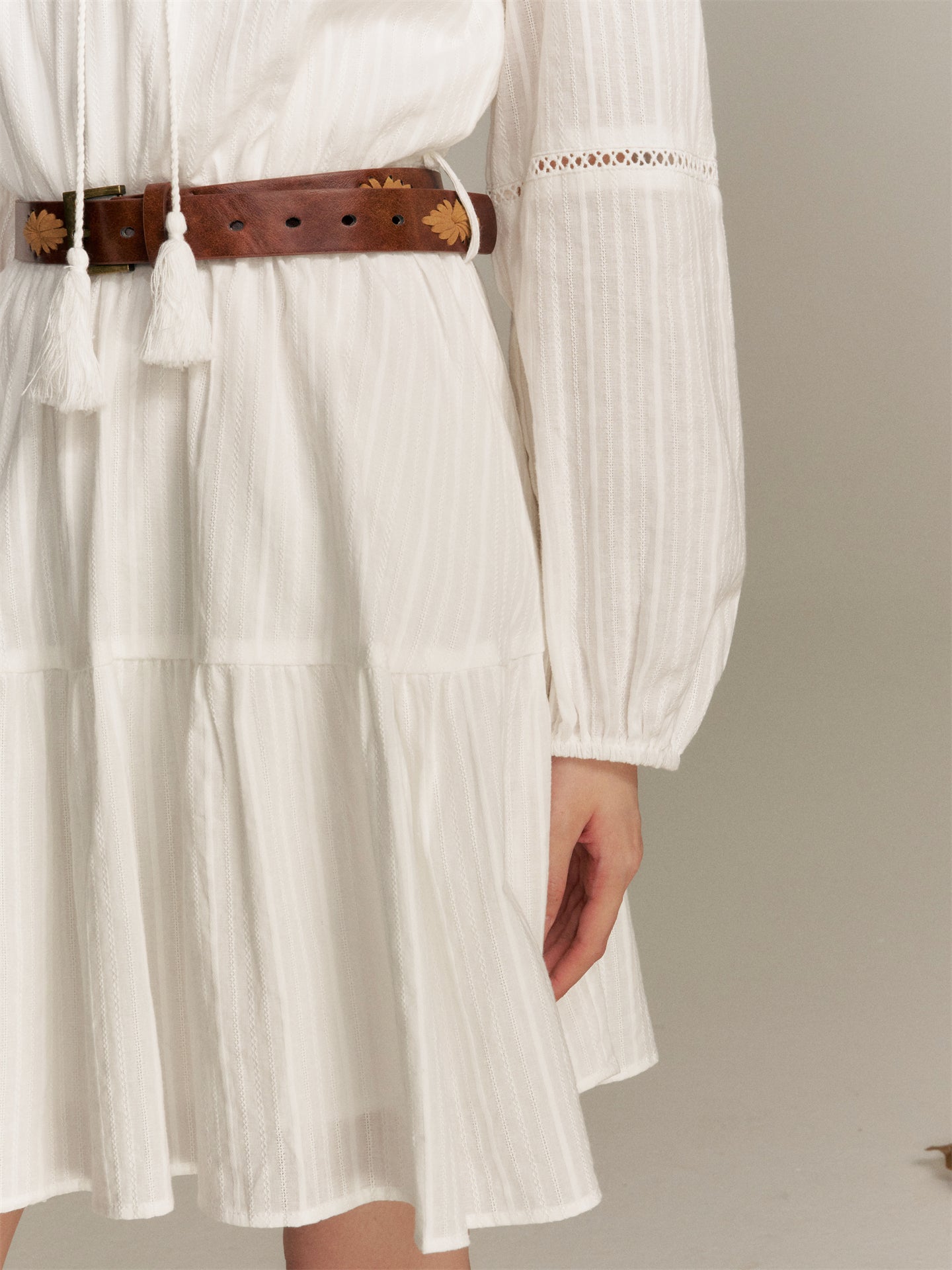 16DEWS 16D25363 Embroidered V-neck lace up dress (with belt)
