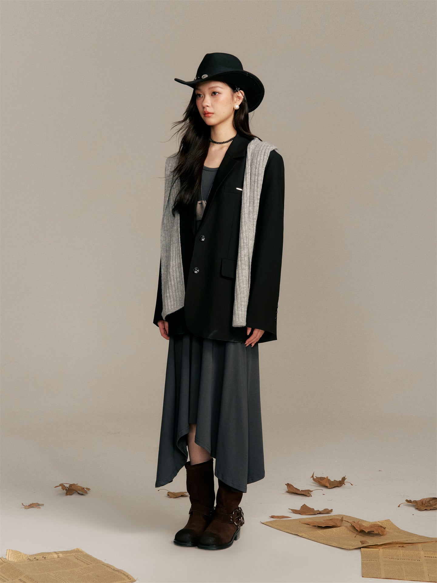 16DEWS 16D25371 Medium length suit jacket (with knitted shawl)