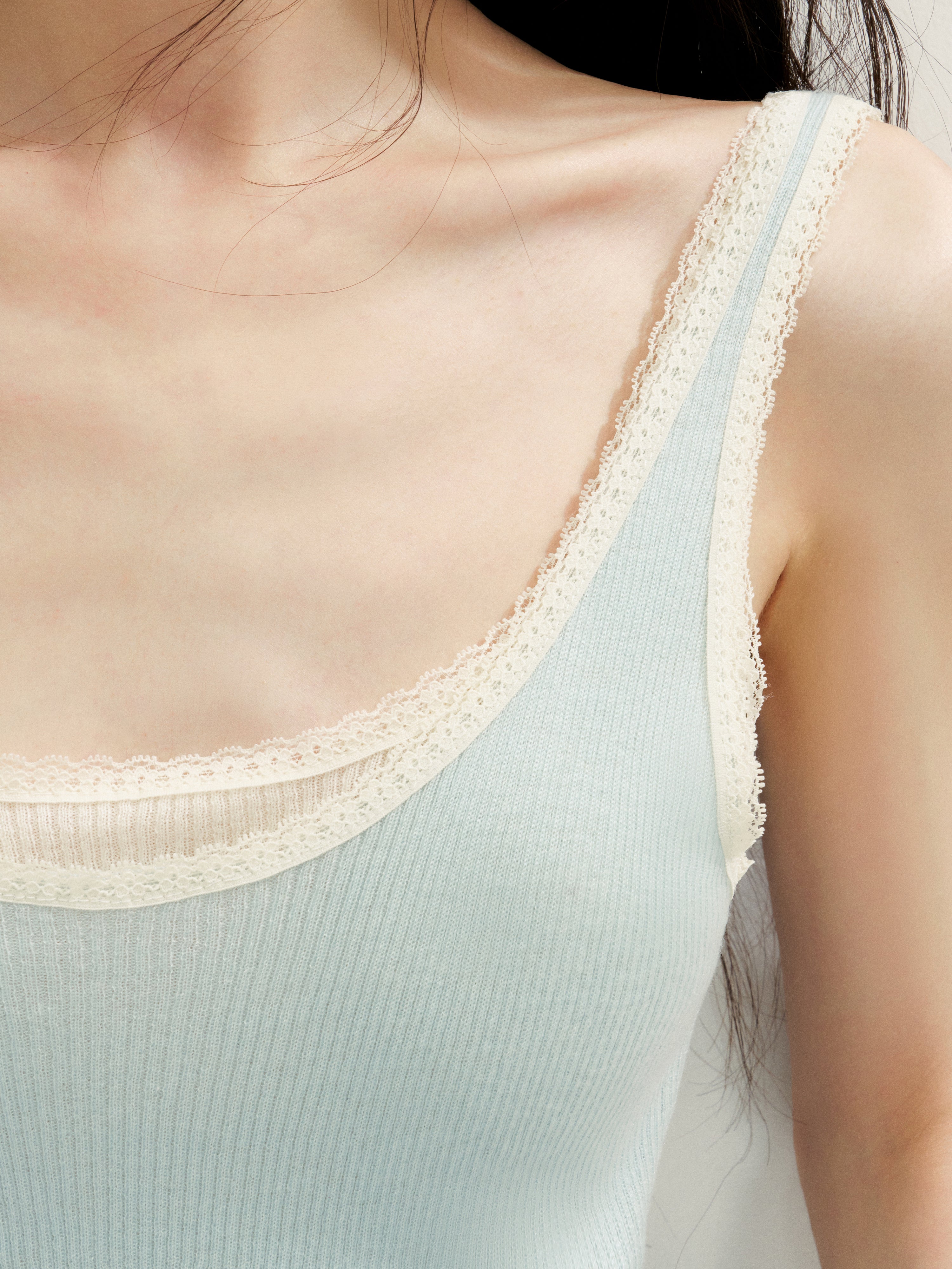 16DEWS 16D26217 Lace Trim Minimalist Slim Tank Top