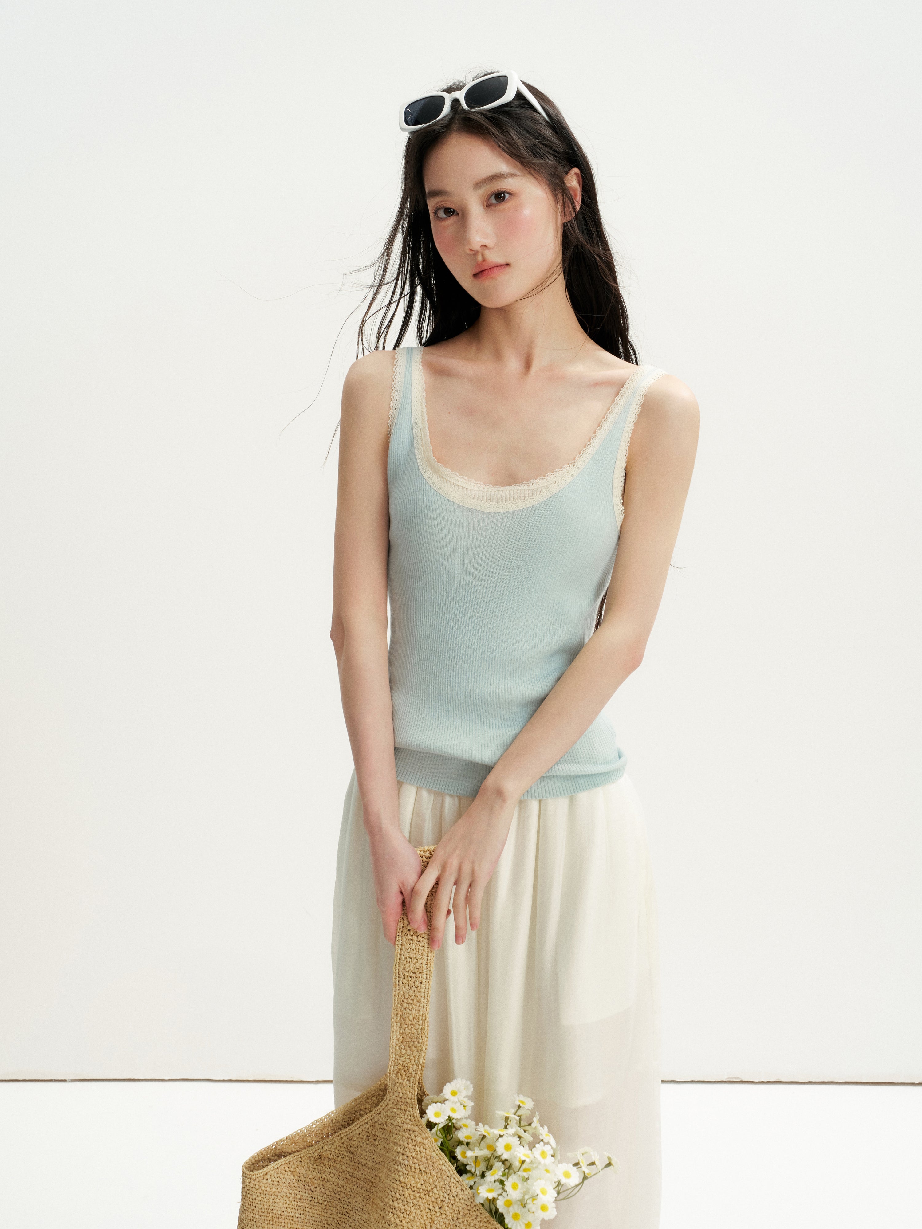 16DEWS 16D26217 Lace Trim Minimalist Slim Tank Top