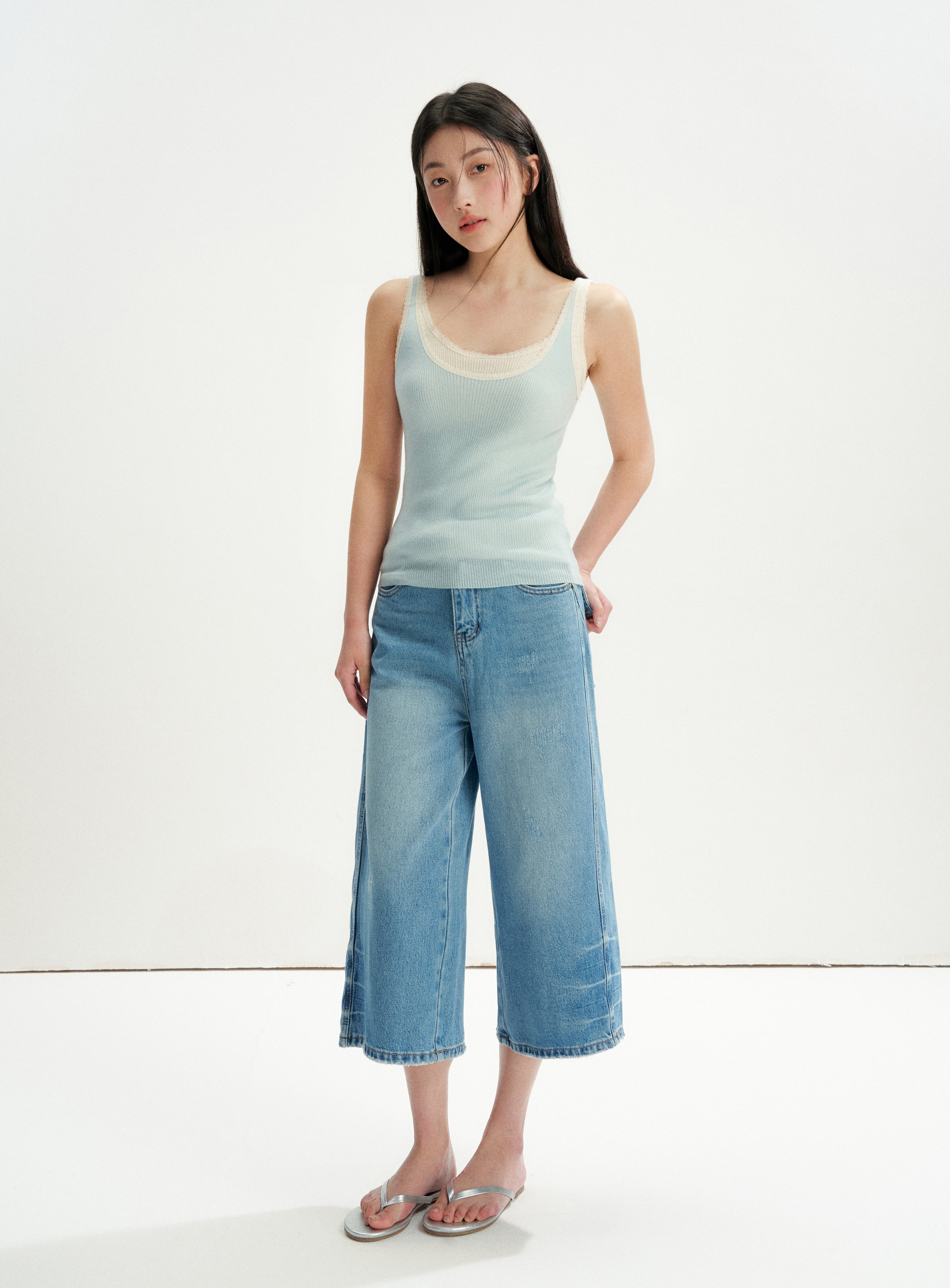 16DEWS 16D26219 Washed Vintage Blue High-Waisted Wide-Leg Cropped Jeans