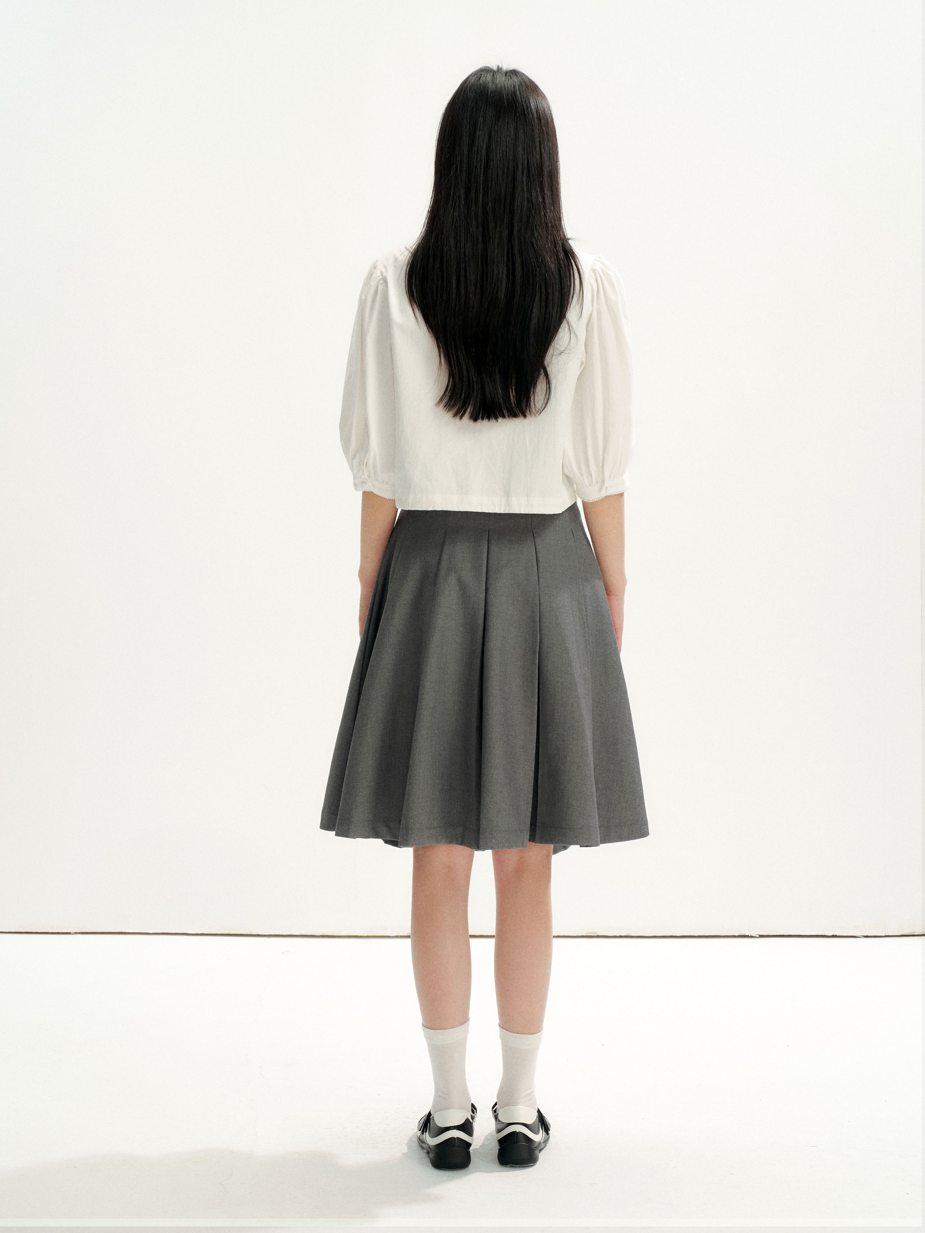 16DEWS 16D26233 Tie-Hem Peter Pan Collar Tuck Pleat Puff Sleeve Cropped Shirt