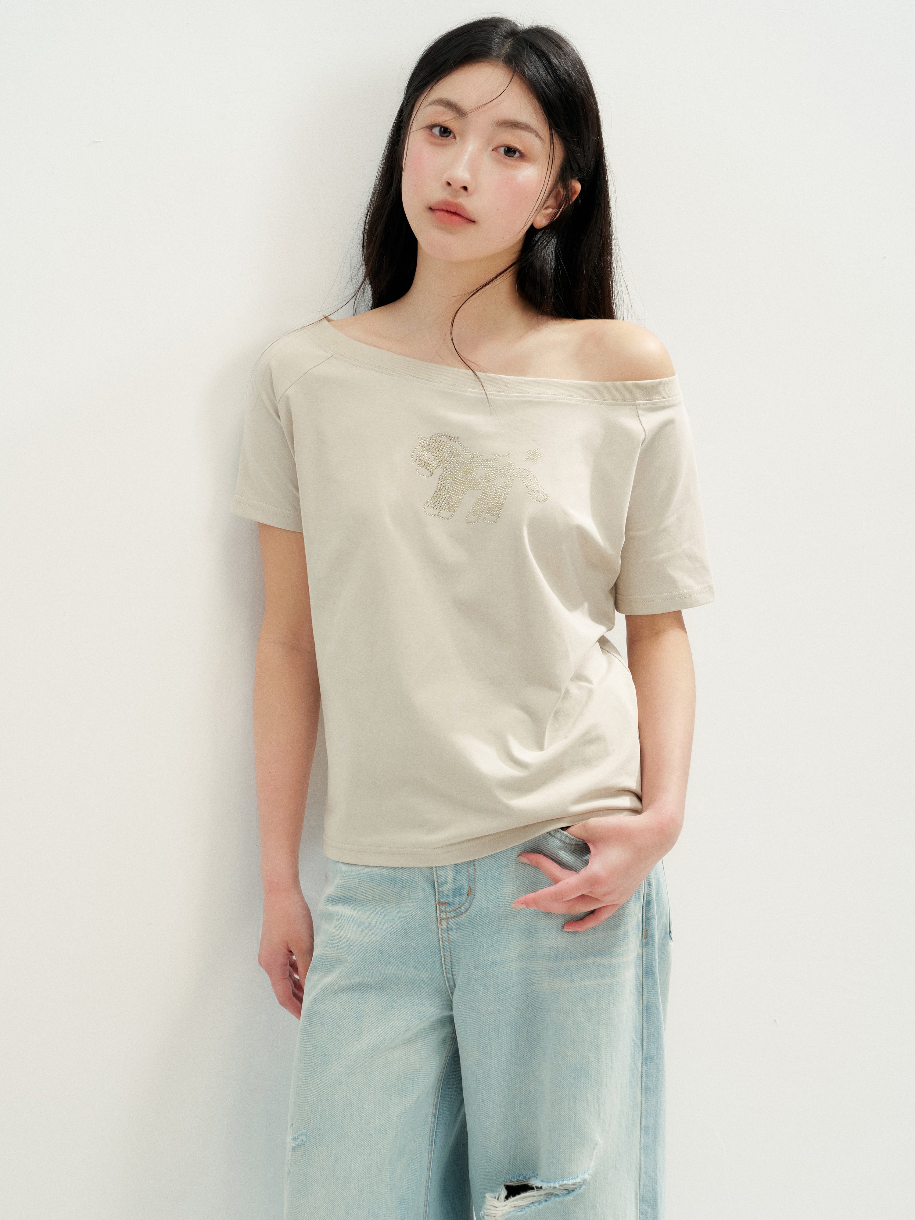 16DEWS 16D26234 Playful Hot-Fix Rhinestone Star Pony Asymmetric Short-Sleeve T-Shirt +Jeans