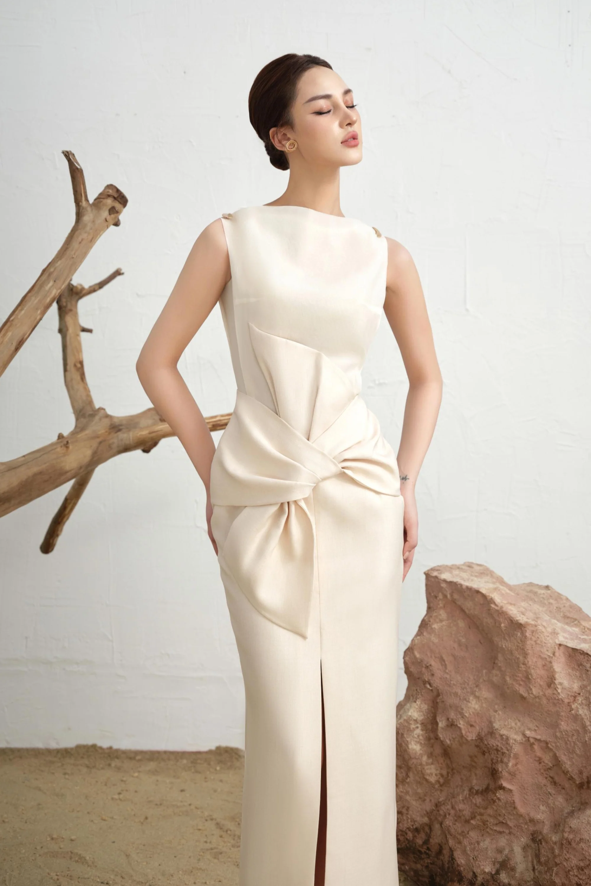 BYDENIO Alva Large Bow Pleated Dress