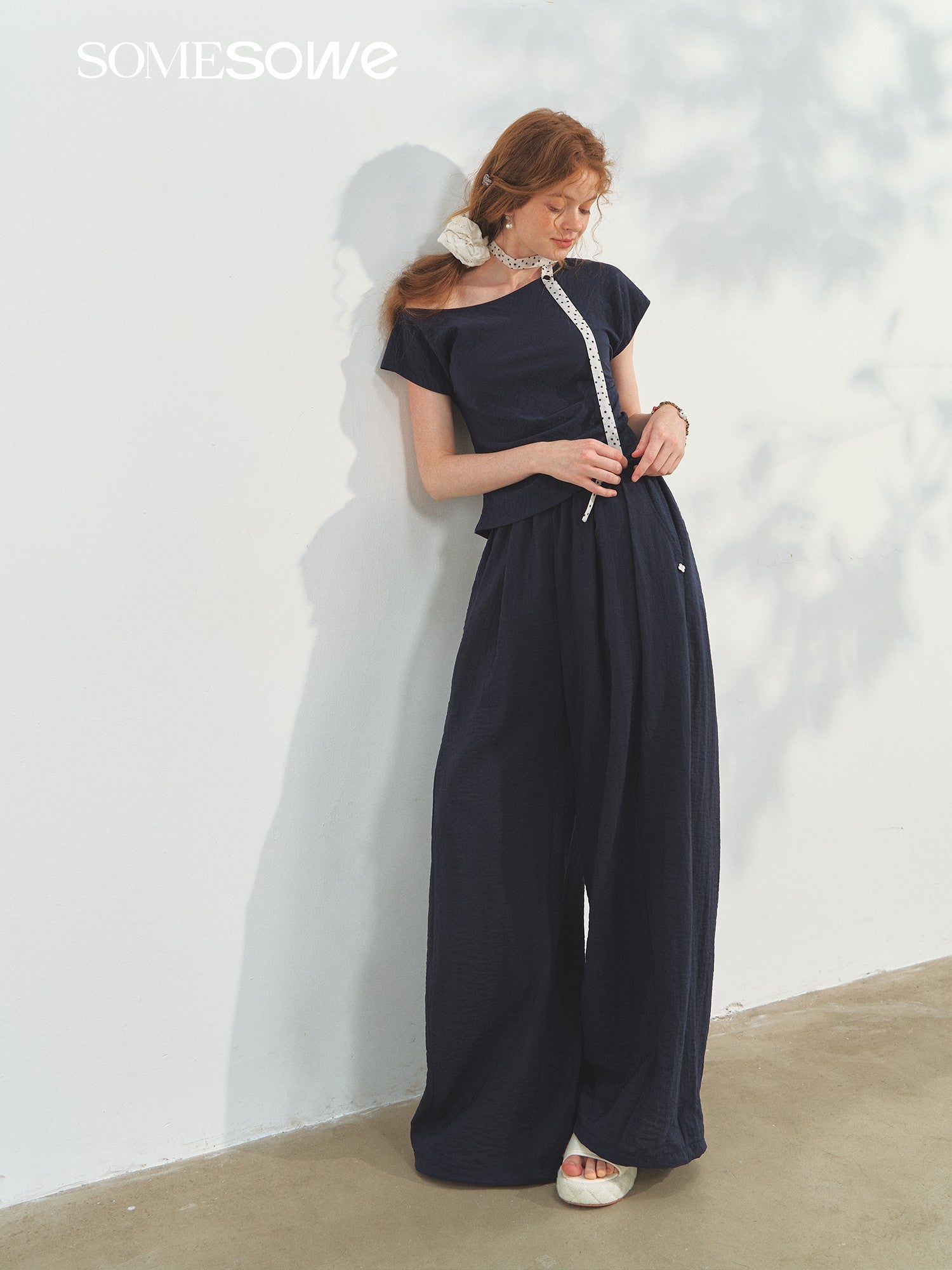 SOMESOWE S2508171&S2508172 One-shoulder polka dot tie top + pants set