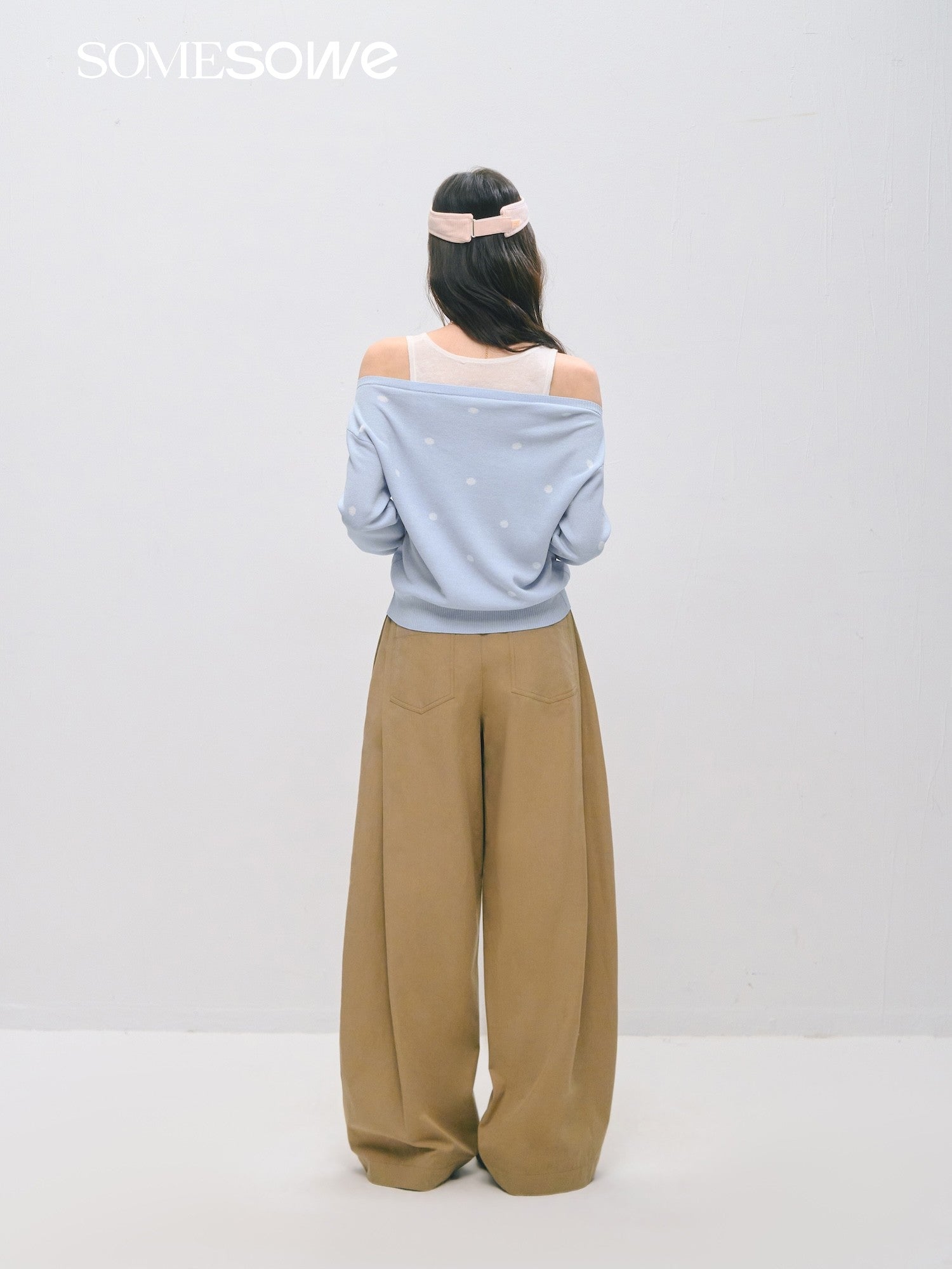 SOMESOWE S2509024 One shoulder polka dot fake two sweaters